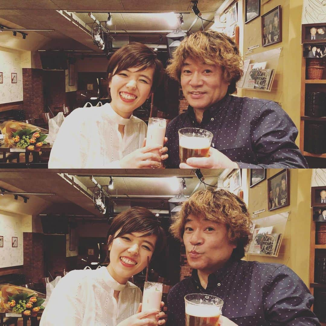 井上侑さんのインスタグラム写真 - (井上侑Instagram)「【愛媛・monkでの公演は中止となりました】  4月19日（日）に予定しておりました愛媛・monkでのライブは、新型コロナウイルス感染拡大を予防する観点から、中止となりました。 ライブを心いっぱいお楽しみいただける日が1日も早く戻って来ることを祈りつつ、またmonkで歌わせていただける日を心待ちにしております。  写真は、2018年の3月、ライブ終演後にmonkのマスター関家さんと。  私の生まれて初めてのワンマンライブの場所はmonkでした。 オリジナル曲が10曲も無い頃、一人きりでのワンマンライブ。 ど緊張の中、老舗のmonkにお電話をして、ファーストアルバム「さようなら」を郵送してお聴きいただいて。 その頃から何処の馬の骨かも分からない若輩者を温かく受け入れて、応援してくださいました。 そして、monkのグランドピアノは、弾くたびに驚かされるほど、素晴らしい音色なのです。  愛媛に行きたい、ライブしたい気持ちが溢れて、毎週土曜日 17時から放送中のFM愛媛「井上侑 しらすラジオ」の中のコーナー「ミニミニコンサート」は、いつもよりたっぷりと弾き語りをお届けしております。 リクエスト曲のメッセージも、お待ちしております。 こちらまで、どしどしお待ちしております。▷ yu@joeufm.com ※無料アプリ「ウィズラジオ」で、全国どこからでもお聴きいただけます。  #monk #今は #stayhome #愛媛 #みかんの子 #live #singersongwriter」4月4日 0時54分 - yuinouehappy