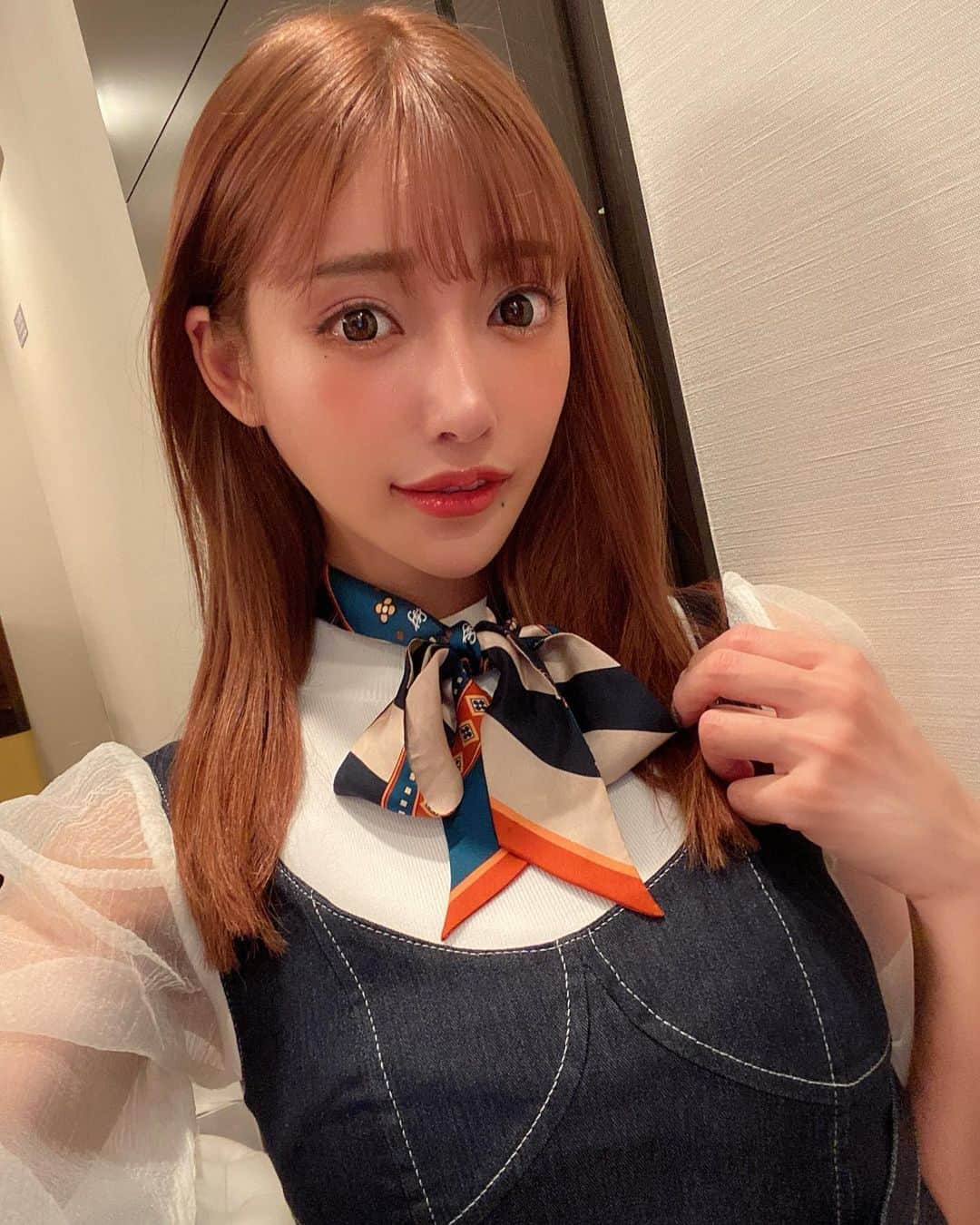 明日花キララのインスタグラム：「暇すぎて自分で前髪切ってしまった. .🤦🏻‍♀️🏡 いつも自分で切ると切りすぎちゃうんだよなあ🦥✂️✂️ . #おうち時間」