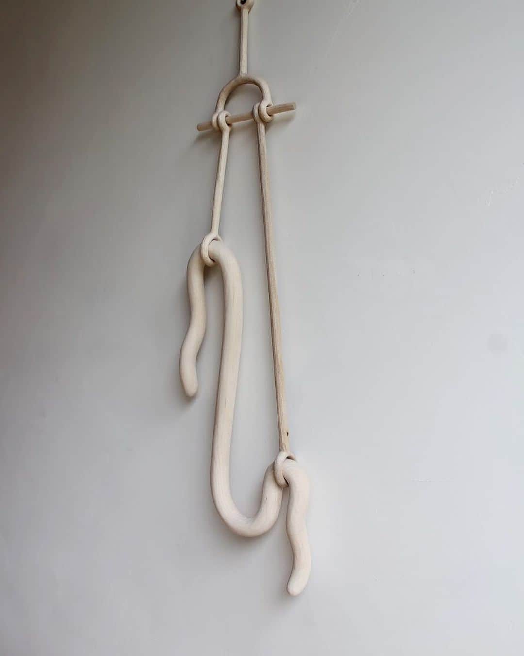 Ariele Alaskoのインスタグラム：「Quarantine Sculpture # 4, Day Ten.  36” long. Carved bleached maple.」