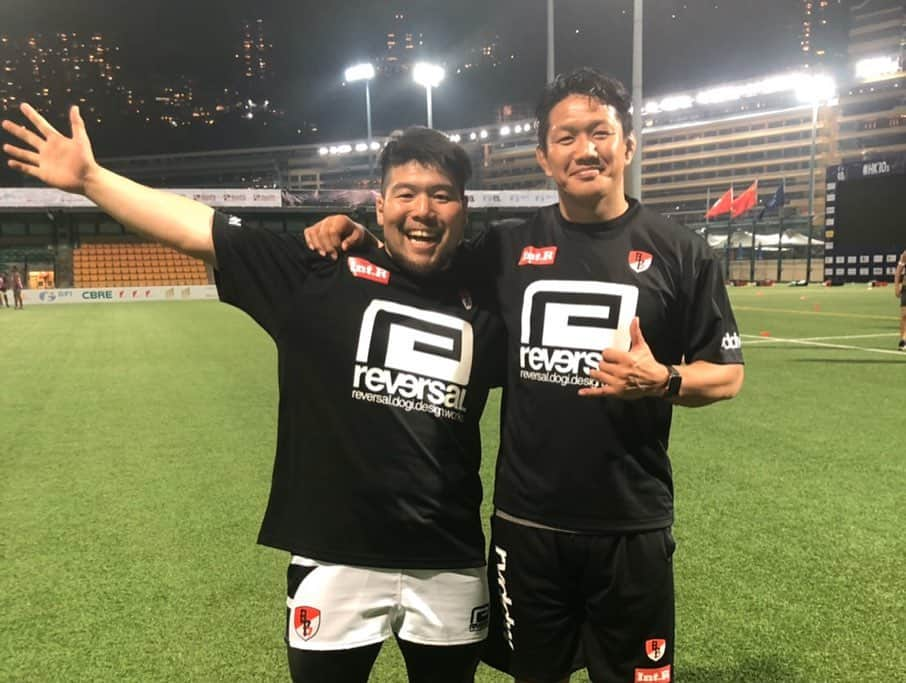 畠山健介さんのインスタグラム写真 - (畠山健介Instagram)「1年前。香港でラグビーしてました🇭🇰🏉この遠征がキッカケで今の僕がいます！声かけてくださった箕内さん(@miuchi008 )本当にありがとうございます！  1年で香港も世界も大変な事になってる。  早く終息してまたみんなでラグビーとかご飯が食べれますように。  Be Strong,Be Better  皆さんが健康でありますように！  #stayhome  #ラグビー #rugby #Boston #ボストン #NewEngland #FreeJacks  #ニューイングランド #フリージャックス #MLR #MajorLeagueRugby #メジャーリーグラグビー  #LETSRIDE #LightTheWay #HataKenny #ハタケニー #本物 #香港 #HongKong #🇭🇰 #香港10s #HK10s #HongKong10s #AsianPacificDragons #アジアンパシフィックドラゴンズ #1年前」4月4日 2時53分 - hatake03