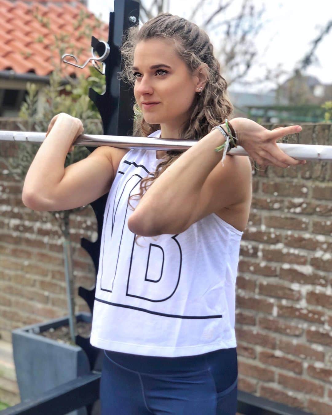 ラウラ・デ・ウィットのインスタグラム：「The grind doesn’t stop 💯 Did you workout today? 🔥 #TeamNB」