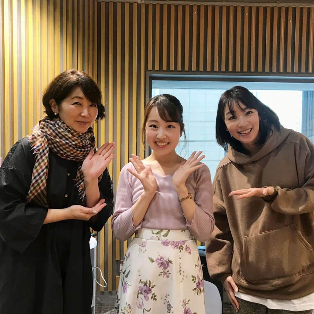 福田麻衣さんのインスタグラム写真 - (福田麻衣Instagram)「#ニッポン放送 #ラブメロ 中井美穂さんとご一緒に📷 お優しくて、#なんつって で笑っていただけて嬉しかったです。 ニッポン放送カレンダー４月を飾っている熊谷実帆アナウンサー！ ご本人登場でスリーショットになりました☺️」4月4日 14時04分 - mai2my2