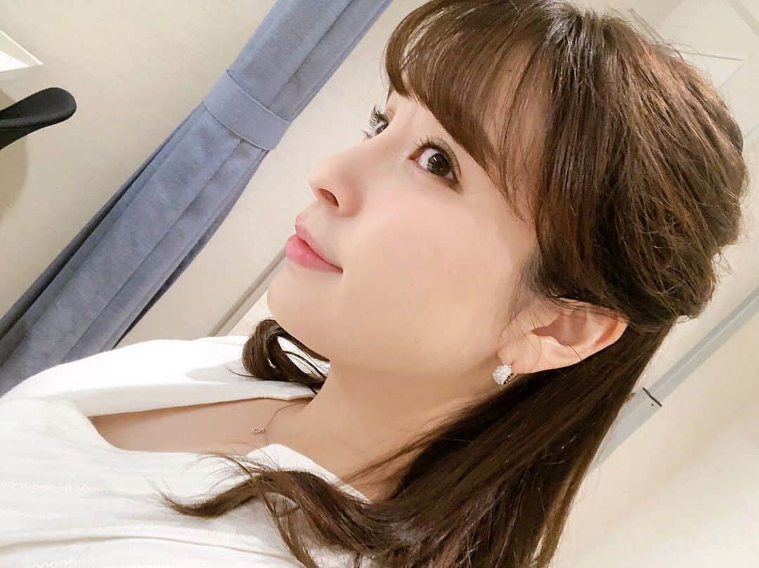 角谷暁子さんのインスタグラム写真 - (角谷暁子Instagram)「日経プラス10サタデーニュースの疑問 終わりました。  #お腹が空いた #お家で何食べよう #ラーメン #たべたい #豚骨 か #味噌 が好きです #🍜」4月4日 12時39分 - kadoya_akiko