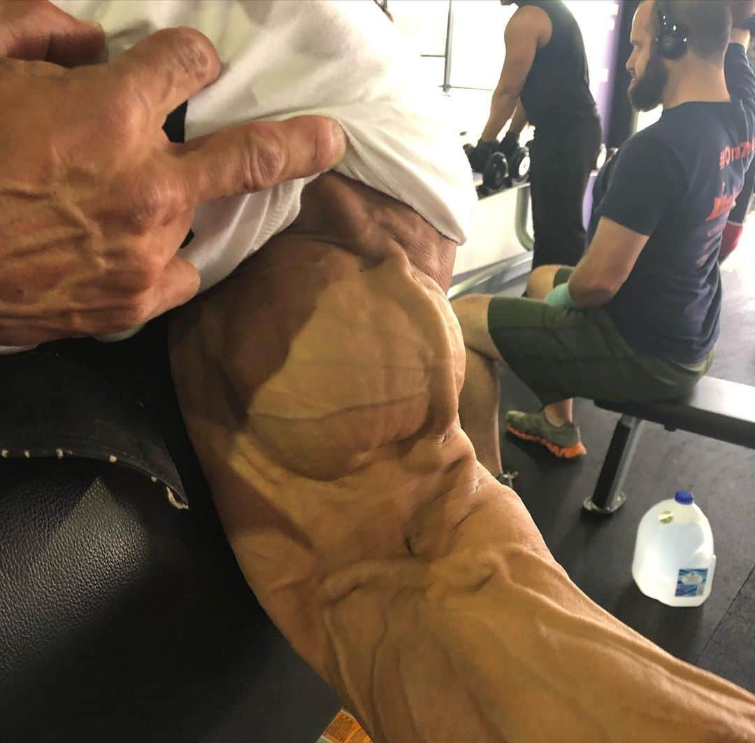 Hidetada Yamagishiさんのインスタグラム写真 - (Hidetada YamagishiInstagram)「My top 2 biceps exercise  1. Concentration curl 2. Incline dumbbell curl What’s your favorite biceps exercise? 上腕二頭筋のトップ2種目 1. コンセントレーションカール 2. インクラインダンベルカール どの種目が効果がある/好き？」4月4日 13時18分 - hideyamagishi