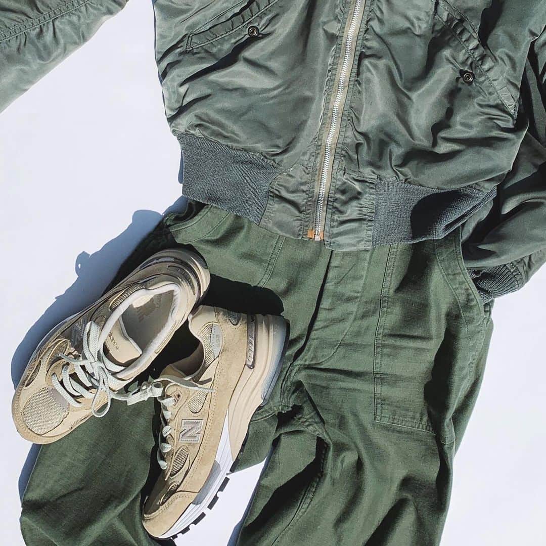 月本えりさんのインスタグラム写真 - (月本えりInstagram)「Olive×Tan🌿🧸 あったかくなったら素肌にMA-1を1枚で着て、軍パン履いて992を合わせようって思ってた🥰 同系色の合わせ、すごく好き😚 #ootd #ootdideas #stayhome #newbalance992 #newbalance #beige #tan #sneakers #military #madeinusa #sagegreen #vintage #mensfashion #fashion」4月4日 13時31分 - eritsukimoto