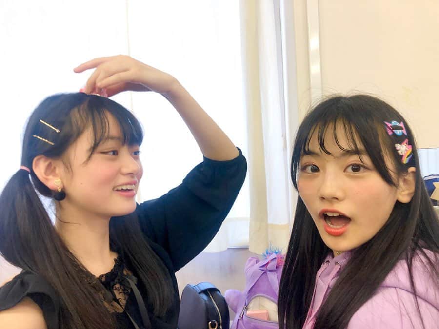 ニコ☆プチのインスタグラム：「ゆなとるき😗🖤🌈 #関谷瑠紀  #高比良由菜  #何してるんだろうこれ #そういえば高比良さん  #インスタデビューしたってよ😚」