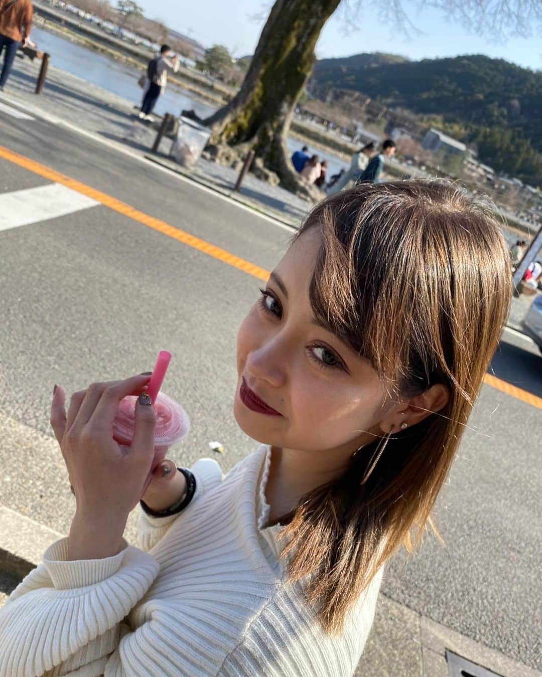 愛子のインスタグラム：「外出てなさすぎて、頭おかしくなりそう！ずっと写真見返してる🤳」