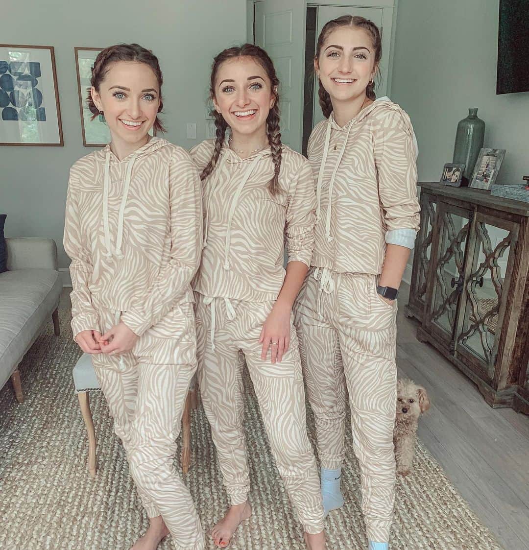Brooklyn and Baileyさんのインスタグラム写真 - (Brooklyn and BaileyInstagram)「Triplets or...? (Check our or new vid where we actually turn @kamrinoel into our triplet...link in bio!)」4月4日 6時09分 - brooklynandbailey