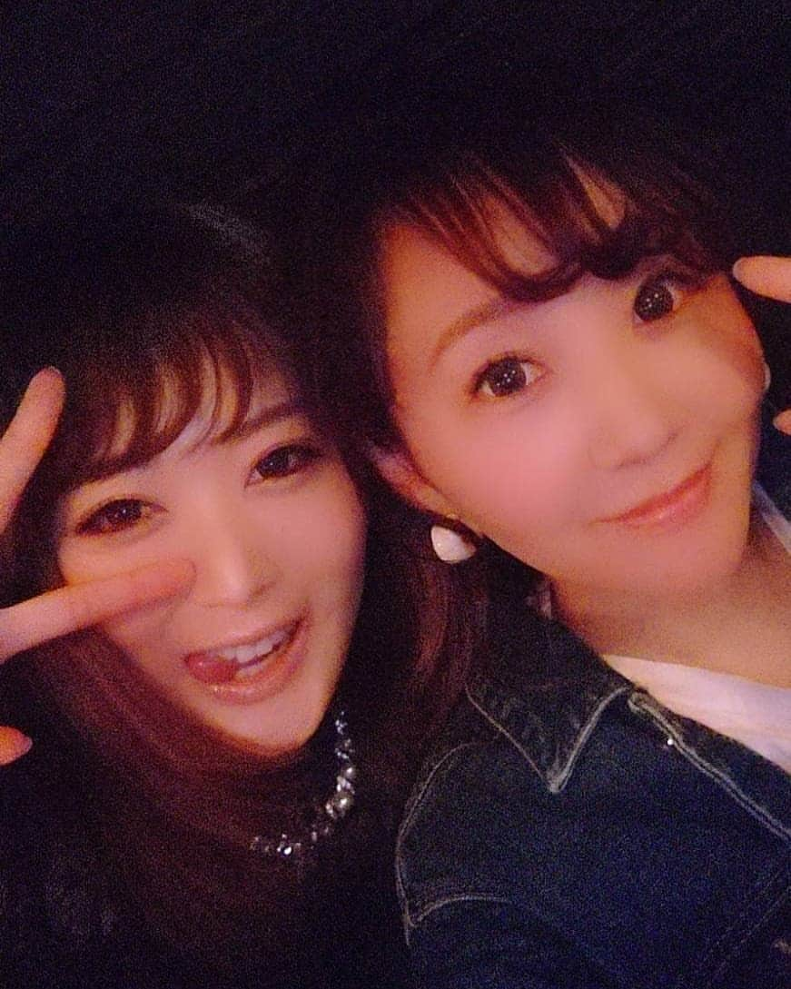 松浦麻里奈さんのインスタグラム写真 - (松浦麻里奈Instagram)「数ヶ月前📸のやけども、 (@pchan030 )Pカップアイドルのぴーちゃんハピバ☺️✨ (@meiringo228 )と現場へ🐰💕 . 久しぶりの再会～🍀😌🍀 ワタナベ時代の 知り合いが居てて、 業界せまーい.•*¨*•.¸¸♬ .  #誕生日 #ハピバ #happyday #happybirthday #お祝い #渋谷 #原宿 #表参道 #代々木 #party #ぴーちゃん #ピーカップ #アイドル #グラビア #ヤンマガ #フラッシュ #雑誌 #ゴットタン #女優  #舞台 #夜ご飯 #dinner #lunch #女子会 #partynight #awesome_photographers #friends #girls #fashionphotography」4月4日 6時45分 - ay114.831m