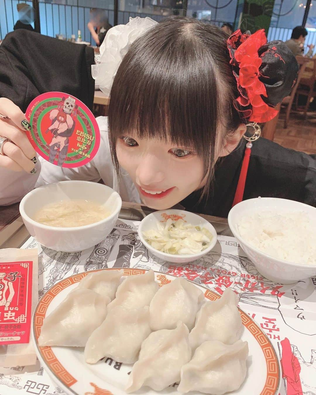 椎名ひかり（ひかりん）さんのインスタグラム写真 - (椎名ひかり（ひかりん）Instagram)「いただき魔界！  #ドロヘドロ　#ドロヘドロコラボ　#タイガー餃子会館  #大葉餃子　#カイマン　#ハングリーバグ　#空腹虫　#code #fashion #ootd #カンフーコーデ #今日の私服 #今日の服 #カジュアルコーデ #私服 #コーディネート #プチプラコーデ #プチプラ#着まわし #着まわしコーデ　#チャイナコーデ　#お団子カバー　#チャイナ服　#お団子ヘア　#中華コーデ　#ブルーナイトシブヤ」4月4日 8時19分 - pikarin_shiina