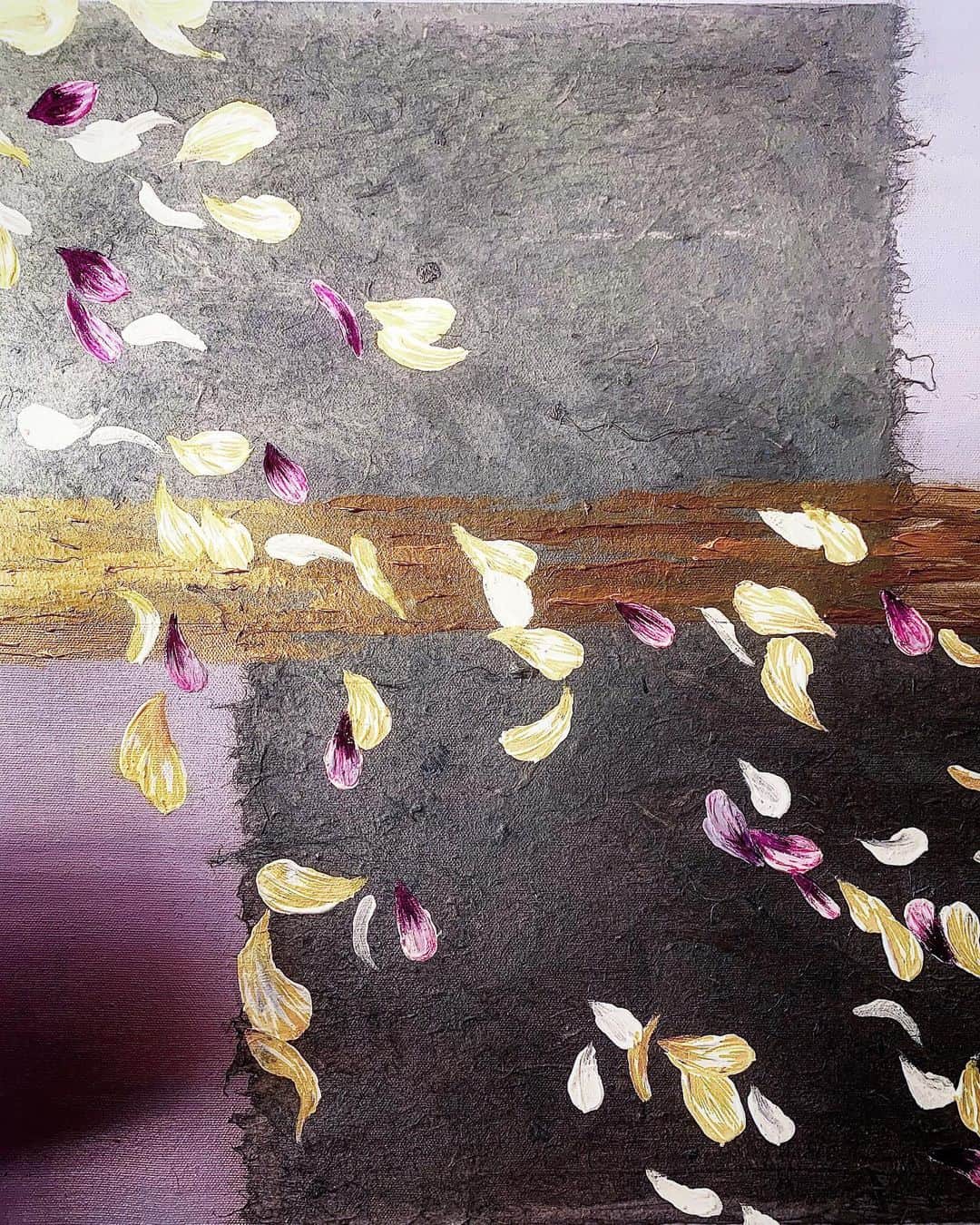 澤田友美さんのインスタグラム写真 - (澤田友美Instagram)「. drawing 🎨 . . #painting #petals #silver#japaneseart」4月4日 9時42分 - tomomi__sawada