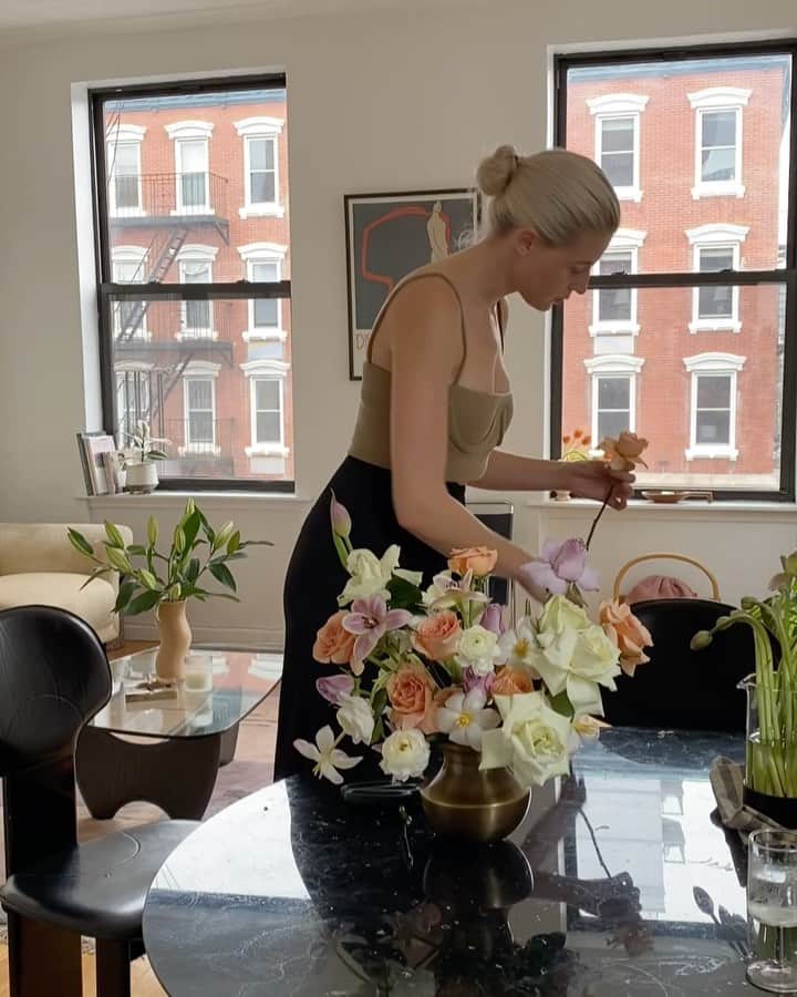 Nora O´Neilのインスタグラム：「Bodega flowers」