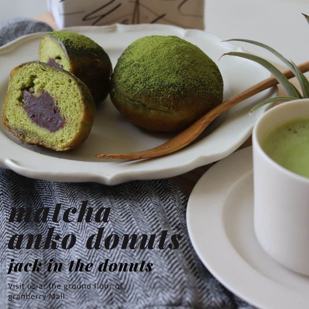 jackinthedonuts -ジャックインザドーナツ-さんのインスタグラム写真 - (jackinthedonuts -ジャックインザドーナツ-Instagram)「抹茶とアンコ… 合わないわけないですよね?!🥰 こだわりの京都宇治抹茶のあんドーナツ 甘さ控えめの小倉あんが入っているので軽い食べ心地😋  抹茶と小倉あん…もちろん相性抜群です🙌  おうちでのほっと一息に…🍵 #jackinthedonuts #デザートは別腹 #スタバラ部 #ドーナツ大好き #スイーツ部 #おやつ #焼き菓子 #ティータイム #スイーツビュッフェ #甘党  #sweetstable  #igersjp  #スイーツ  #onmytable #sweets  #おやつ  #新商品  #ドーナツ  #instasweet  #delicious #sweet  #フォトジェニック  #sweetstable #sweettooth  #おうちカフェ #食べ放題 #ドーナツ食べ放題 #セール #ギャラクシー  #ギャラクシードーナツ#あんこ#抹茶」4月4日 10時17分 - jackinthedonuts