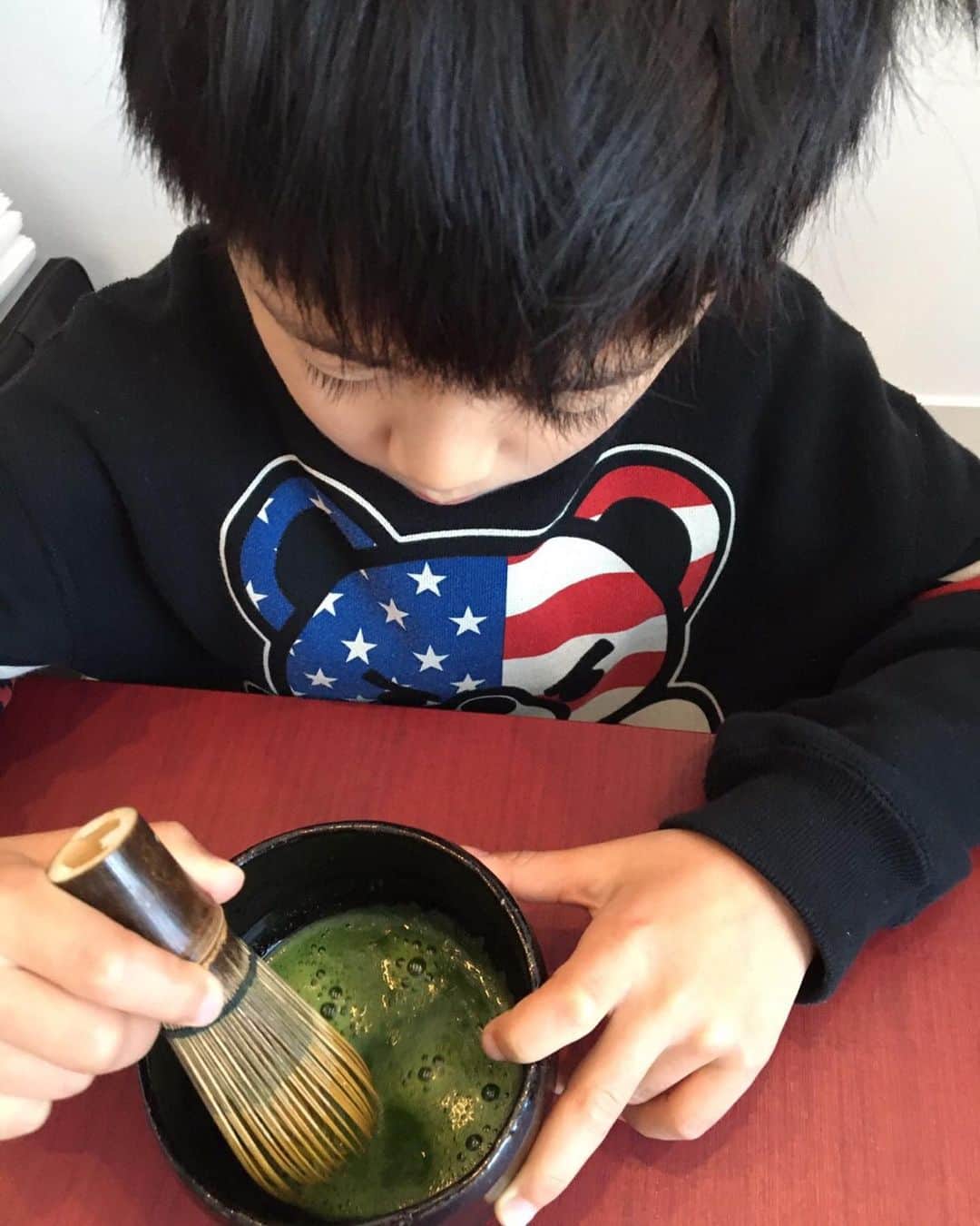 市川海老蔵 （11代目）さんのインスタグラム写真 - (市川海老蔵 （11代目）Instagram)「What I gave Reika is this tea bowl with shrimp drawn. For Kangen is Raku tea bowl.  Both are using their bowl with care so I’m pleased. * 麗禾にあげたのが この海老の器。 勸玄にあげたのが 楽茶碗。 各々大切に使ってるので 嬉しいです。  #市川海老蔵 #海老蔵 #成田屋 #歌舞伎 #ABKAI #ABMORI #ebizoichikawa #ebizo #kabuki #thunderparty #theater #theaterarts #actor #japan #classic」4月4日 11時15分 - ebizoichikawa.ebizoichikawa
