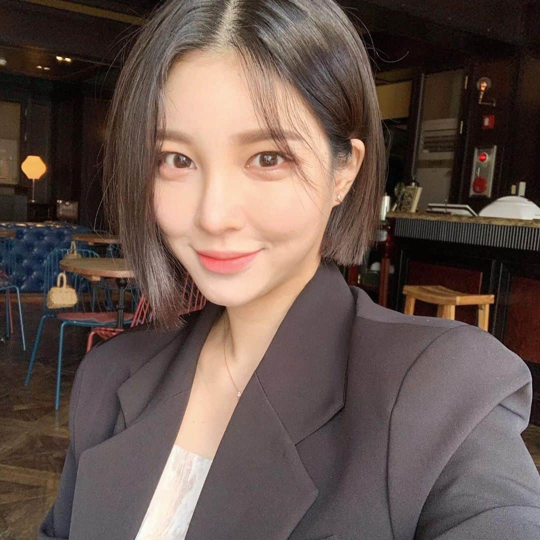 カン・ヘヨンさんのインスタグラム写真 - (カン・ヘヨンInstagram)「앗뇽. 토요일🖤🖤🖤」4月4日 11時44分 - mangdoo_noona