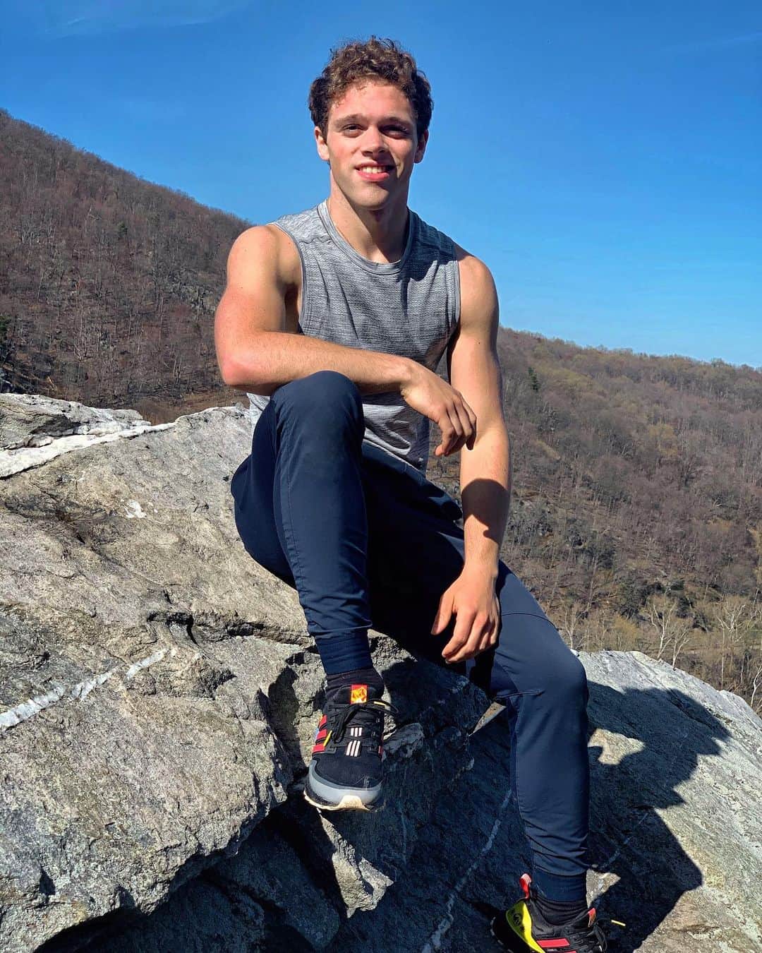 マイケル・パーソンズのインスタグラム：「It was another beautiful day to enjoy the outdoors while self isolating 👍🏼」
