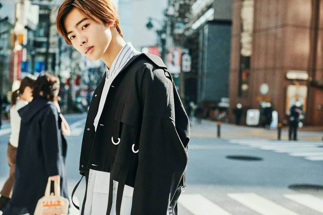 NOA（ノア）さんのインスタグラム写真 - (NOA（ノア）Instagram)「SIXTY MAGAZINE 『ASIAN STREET STYLE』 は、今をトキめくアーティストやモデルと共に、 アジアの多国籍なストリートファッションを東京の街に落とし込んで行く新連載企画。  4月の第1週は NOAが再び登場。 http://mag.sixty-percent.com/archives/24423」4月4日 12時05分 - noamusic_official