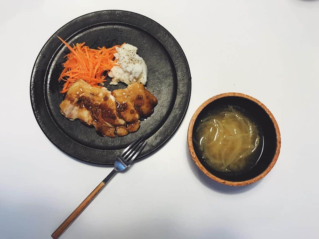 柏木作夢さんのインスタグラム写真 - (柏木作夢Instagram)「なんだこれ、最高に美味しかった。 バルサミコが相性バツグンでした。  #nagimeshi #dinner #foodporn #foodstagram #instafood #バルサミコ酢 #chicken #おうちごはん」4月4日 21時55分 - samukashiwagi