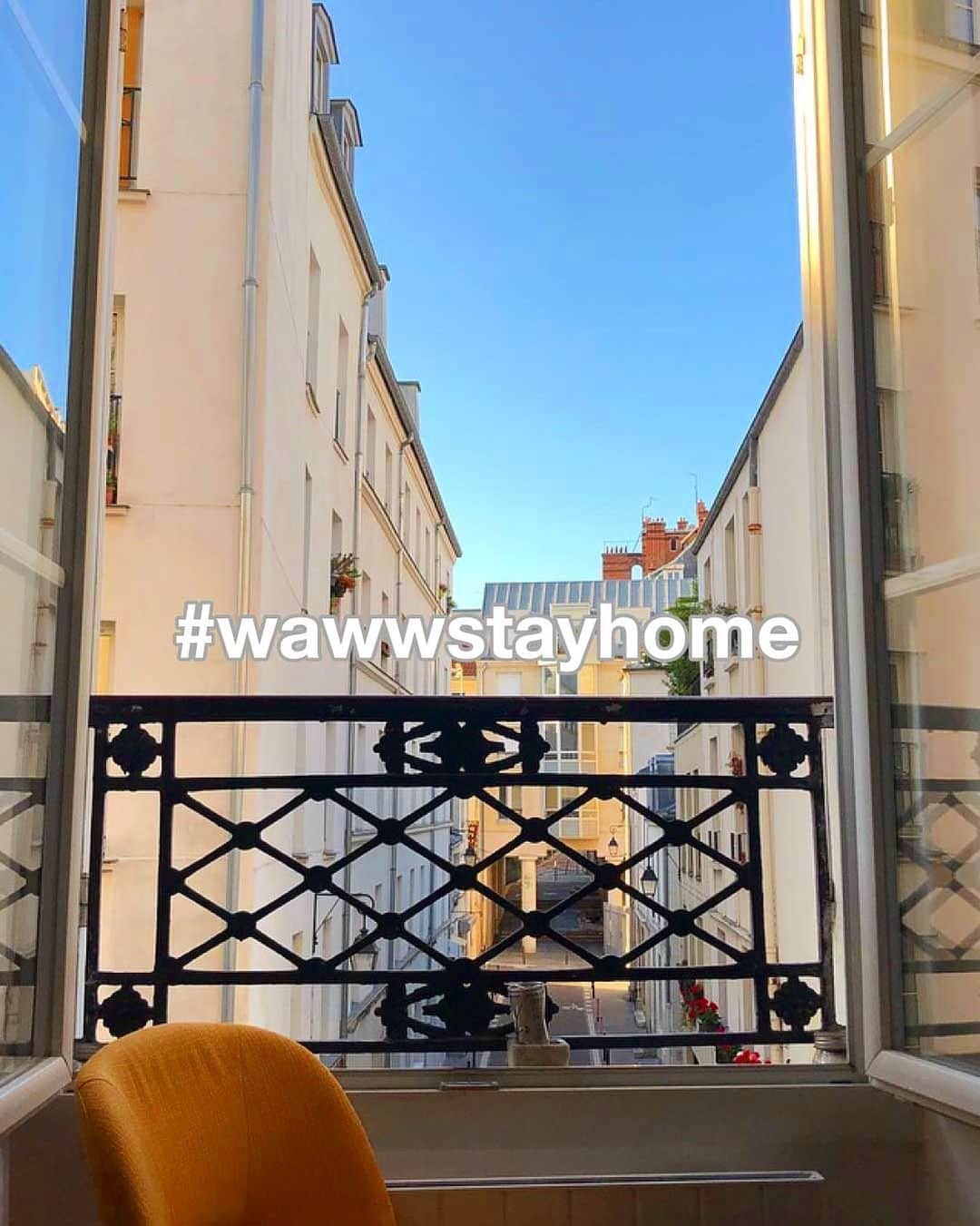 小堺大輔さんのインスタグラム写真 - (小堺大輔Instagram)「写真はパリで泊まってた家です。  いま世界中で歴史に残るような 時代を僕らは共に生きてます。  これ以上のコロナの拡散をみんなで防ぐ為に、いま僕らの出来ることは stayhome。  ならば、自宅で楽しく過ごそうと、 WAWWからこんな企画をスタートします。  是非、みんなで参加してください。 ファッションを楽しもう。  #wawwstayhome "自粛要請の中、お家時間をもっと楽しく"  洋服のコーディネートをあれこれ考えてると、ワクワクするし楽しくなる。 あなたならではのコーディネートをぜひ投稿してください。 みんなでWAWW STYLEをシェアし新たなコーディネートを発見しよう！  ファッションを楽しむ。  という事で、WAWWからこんな企画がスタートします。  4/30までの期間中、WAWWアイテムを使ったコーディネートを下記の手順で投稿して下さい。 投稿していただいた方の中から10名様に、2020 S/Sの新作アイテムをプレゼント致します🎁  手順はこちら↓ ①WAWWのInstagramをフォロー ②WAWWアイテムを使用したコーディネートを撮影し、@waww_tokyo のタグ付けと、ハッシュタグ #wawwstayhome をつけて投稿(ストーリーではなく、フィードへの投稿に限ります) ※投稿数に制限はありませんので、複数のコーディネートのご投稿もOKです！  不要不急の外出はせず、力を合わせて乗り越えましょう！  皆様の素敵なご投稿を楽しみにしております。  #wawwstayhome #waww #stayhome」4月4日 21時57分 - daisuke_kosakai