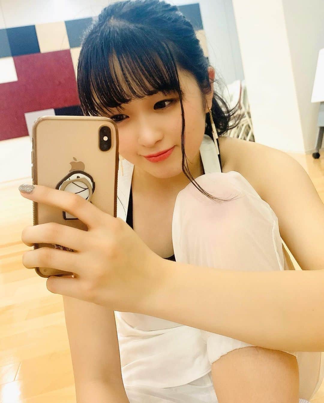 ミユフィーヌ（REVERBEE）のインスタグラム：「Let's dance💃🏻 ダンス動画TikTokにUPしたからおうち時間に是非見てくれたら嬉しい🥰♥️ #nike #white #dance #ダンス #mirror #ポニーテール」