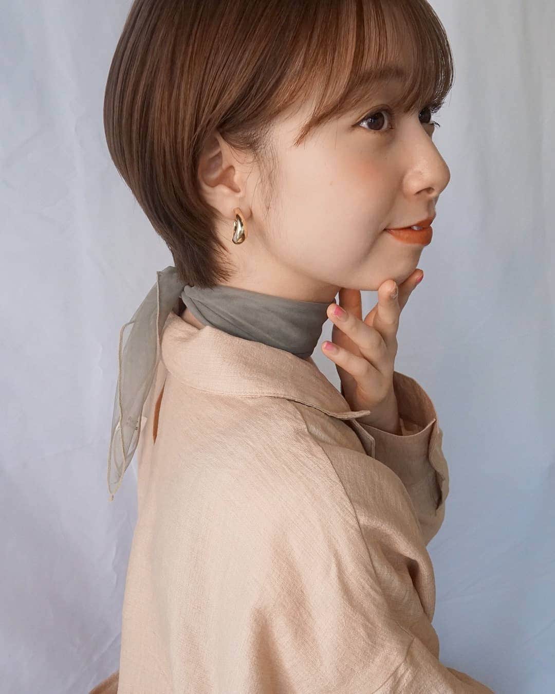 伊藤美羽さんのインスタグラム写真 - (伊藤美羽Instagram)「. back shot… . . . メイクも衣装も春らしくしてもらいました✨ 撮影とっても楽しかった！」4月4日 22時31分 - miumiu.1230