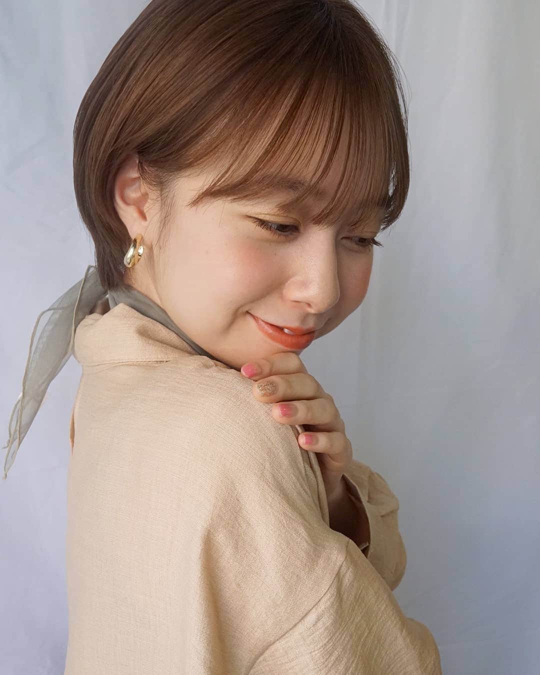 伊藤美羽さんのインスタグラム写真 - (伊藤美羽Instagram)「. back shot… . . . メイクも衣装も春らしくしてもらいました✨ 撮影とっても楽しかった！」4月4日 22時31分 - miumiu.1230