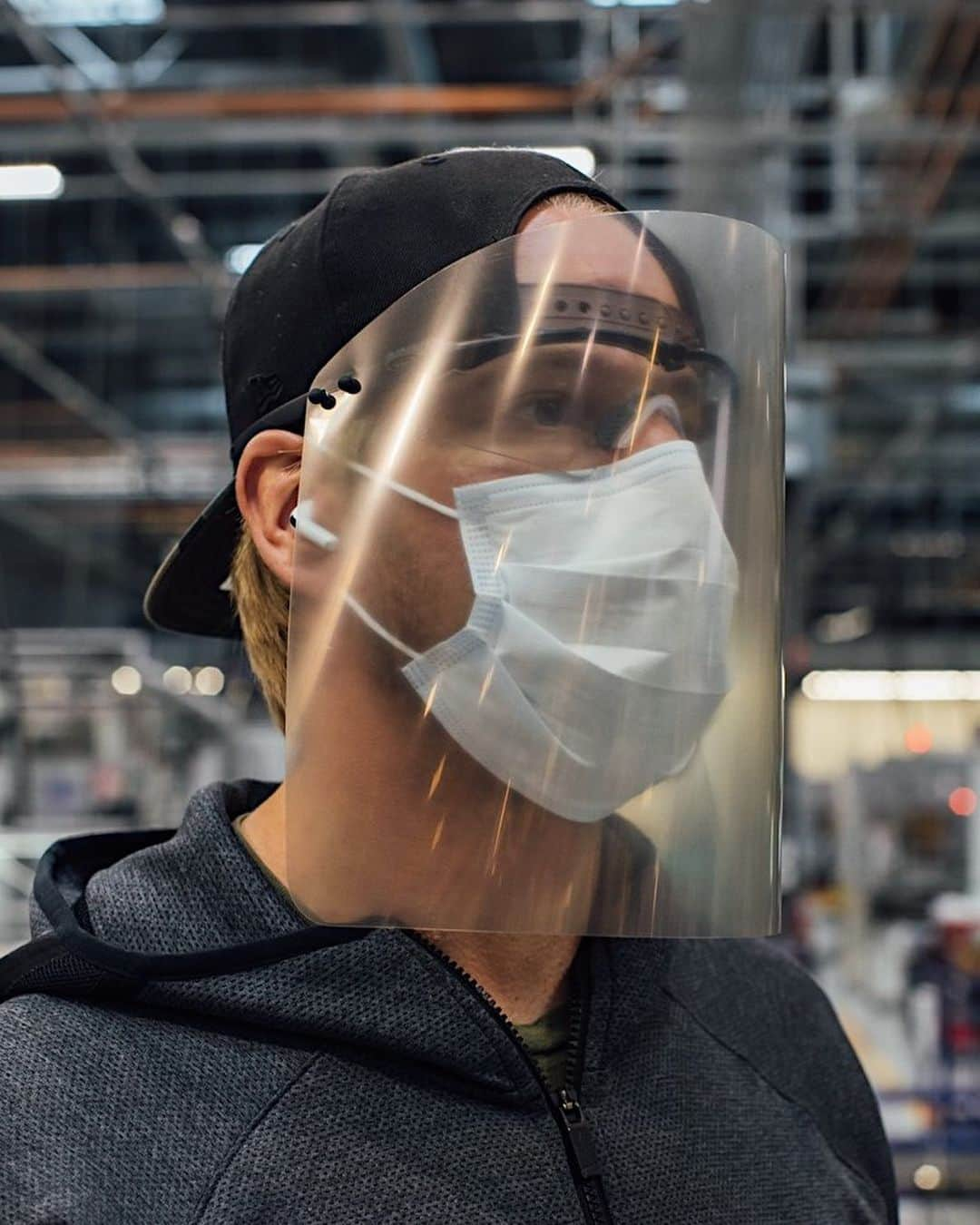 OAKLEYさんのインスタグラム写真 - (OAKLEYInstagram)「Wanting to help in these trying times, the R&D and Manufacturing teams here at Oakley, have been working diligently to put their time and talents to good use. In collaboration with the local medical community, the teams have developed a protective shield that will be mass produced and provided to our first responders and front-line medical workers. In addition to this we have also made a donation of 20,000 units of protective eyewear that will be shipped across North America and Europe. We will continue to offer our support wherever possible throughout this crisis. We’re all in this together.」4月4日 23時02分 - oakley