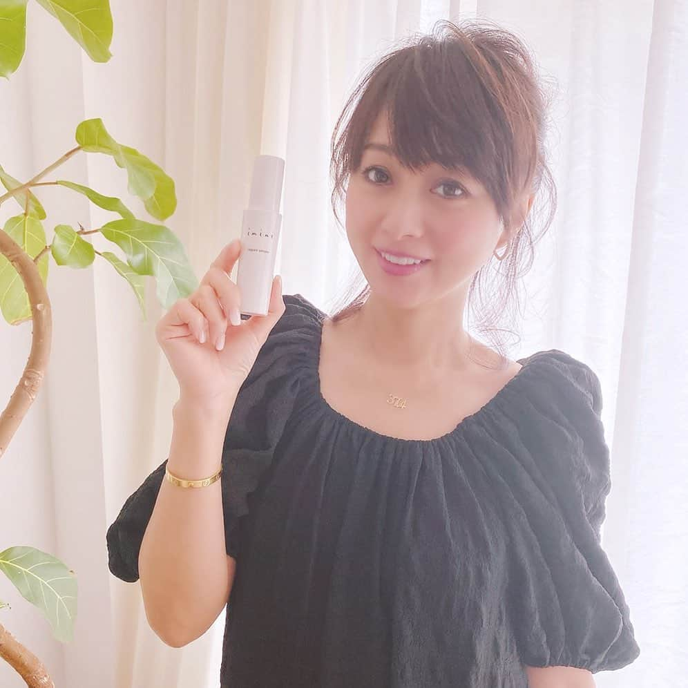 渡辺美奈代さんのインスタグラム写真 - (渡辺美奈代Instagram)「大好きなディノスさんから出ている、オリジナル化粧品ブランドimini  このリペアセラム しっとり、とろけるように肌へなじんでくれるんです😊  エイジングケアもできて 全部で13役もカバーしてくれるって嬉しいですよね😃  #イミニ #イミニリペアセラム #植物発酵 #パントエア菌LPS #LPS化粧品 #エイジングケア  #PR @imini_jp」4月4日 14時36分 - watanabe_minayo