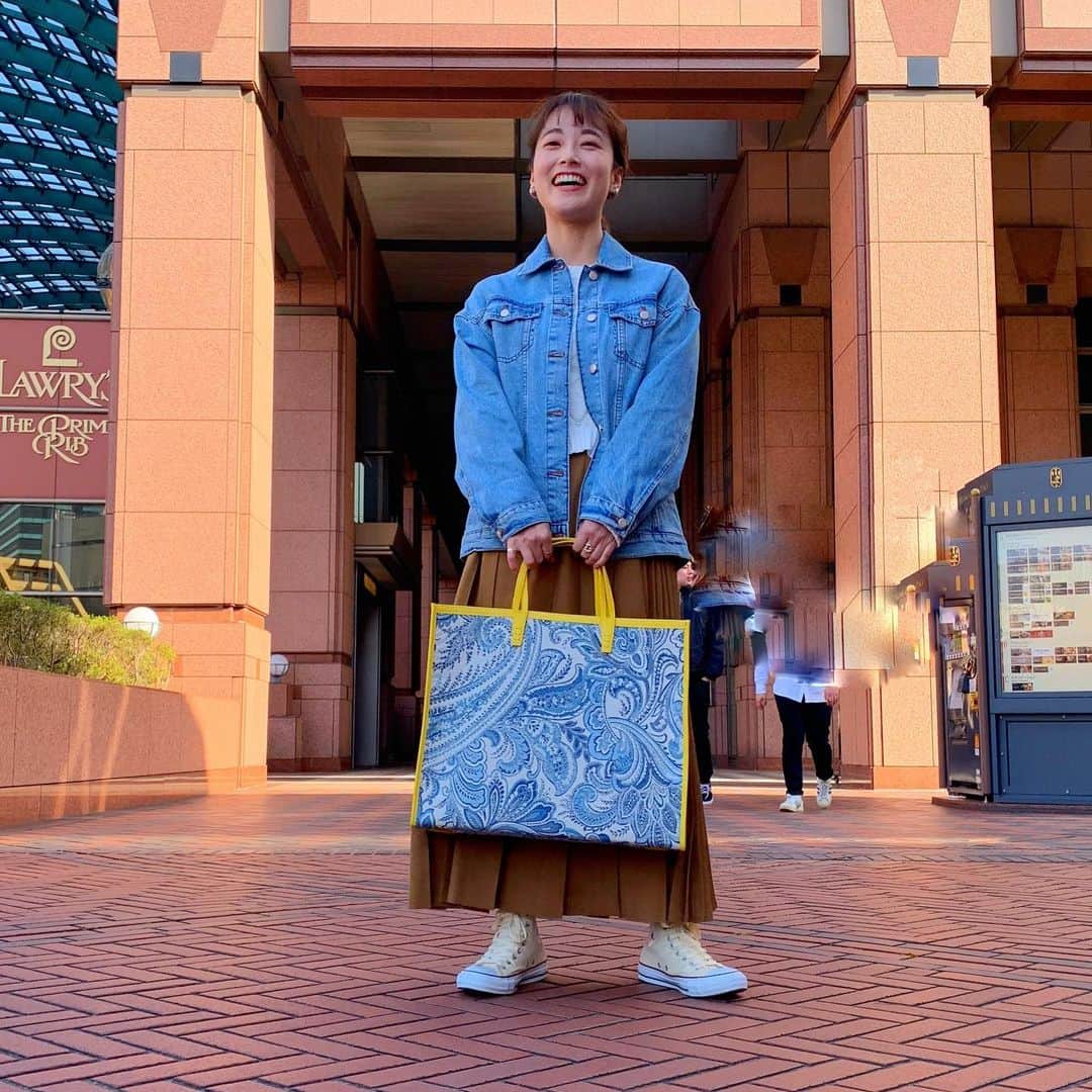 平川彩佳さんのインスタグラム写真 - (平川彩佳Instagram)「. お気に入りのバッグを持って、 自粛要請が出る前に お出かけした時の写真。 . 早くこの状況が 終息することを願います。」4月4日 15時46分 - hirakawa_ayaka