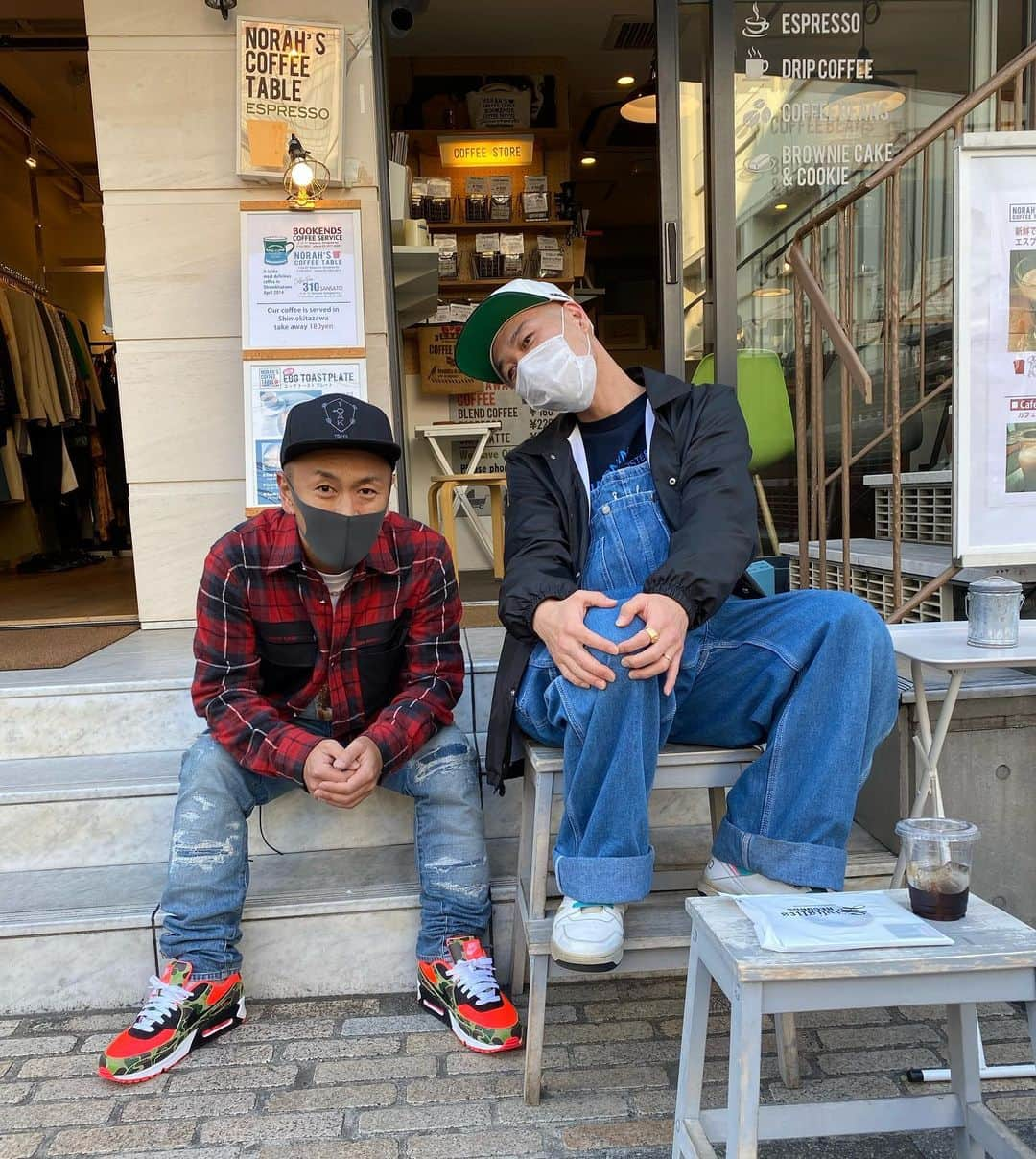 DJ LEADさんのインスタグラム写真 - (DJ LEADInstagram)「やっとあえた With Living legend DJ KOCO aka Shimokita  大変な時期だけどポジティブに みんなでこの状況を乗り越えよう🤟🏾 #djlead #heavyhitterdjs #hot97 #skamartist #skamasia #skamtokyo #sugarbitz #bangkokinvaders #arumatiks」4月4日 16時21分 - djleadhh