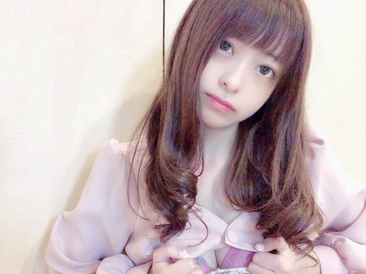 桜もこさんのインスタグラム写真 - (桜もこInstagram)「すっぴん×👙 #すっぴん　#お家　#🏡　#pink #instagram #instagood #instlove #japanesegirl #japanesemodel #asiangirl」4月4日 16時50分 - mokochan319