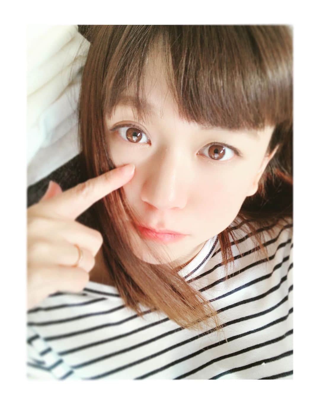 虎南有香のインスタグラム：「皆様、お祝いのお言葉ありがとうございました🙏♥️ 不安な事も沢山あったけど、「おめでとう」の言葉に励まされ、改めて頑張ろうと思えました✊😖💞 皆さんも色々な状況で大変だと思いますが、一緒に頑張りましょうね。 健康第一☝️✨ #ものもらい #二重幅広がった #なんならこっちの方がいい」