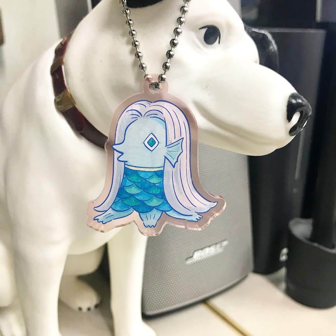江口寿史のインスタグラム：「今やアクリルアクセサリーの名工(違うか笑)熊本のネストグラフィック(@nestnk )謹製のアマビエ様アクキー。頂きました！地元熊本で爆売れ中らしいですよ！早くこの悪夢のような事態が収まりますように。疫病退散！」