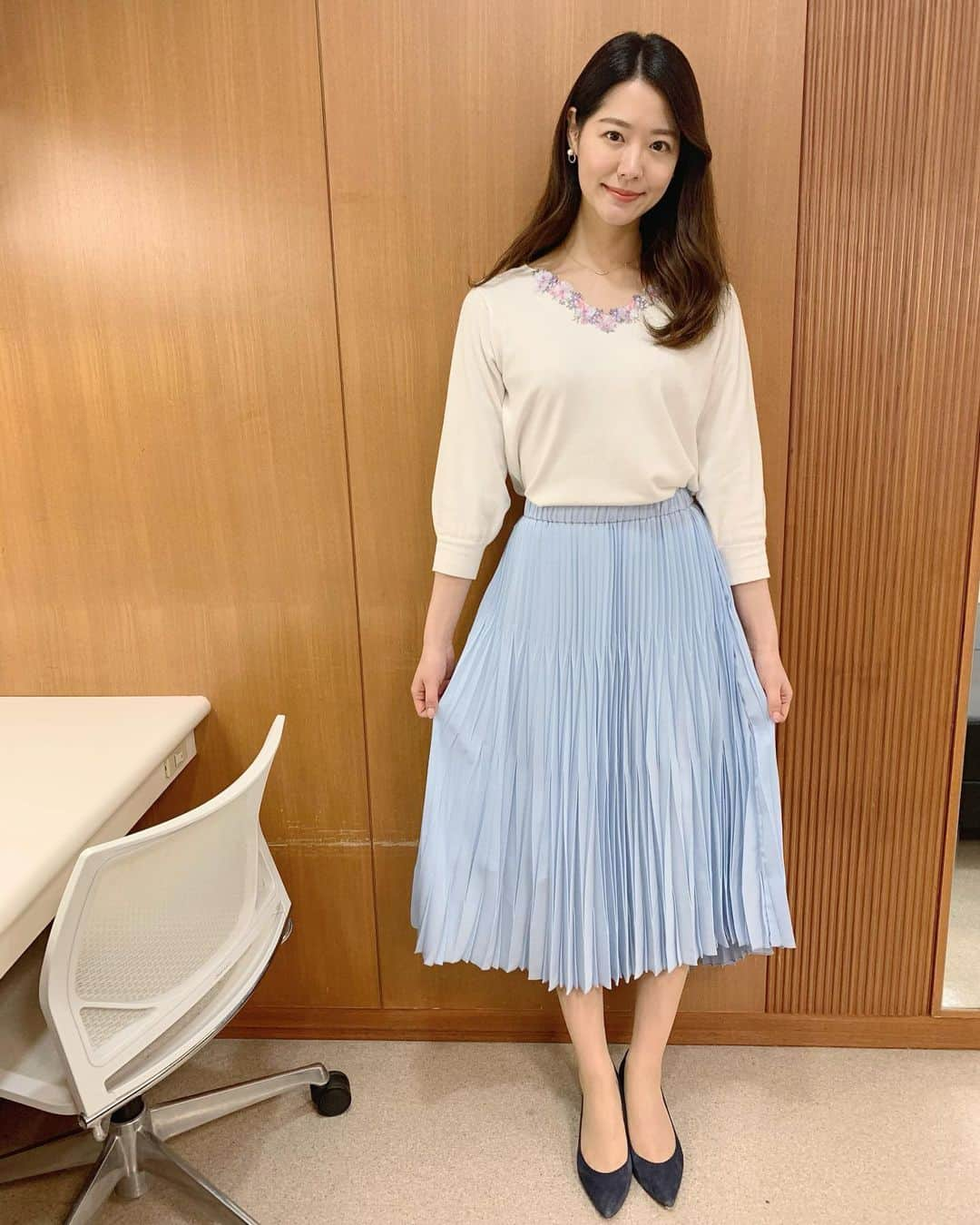 樺島彩のインスタグラム：「今週の #はやドキ と #まるサタ  ありがとうございました☺️ 今週から出演者は距離をとり、ソーシャルディスタンスです🙆‍♀️ みなさんも、どうか体調お気をつけ下さい♡」