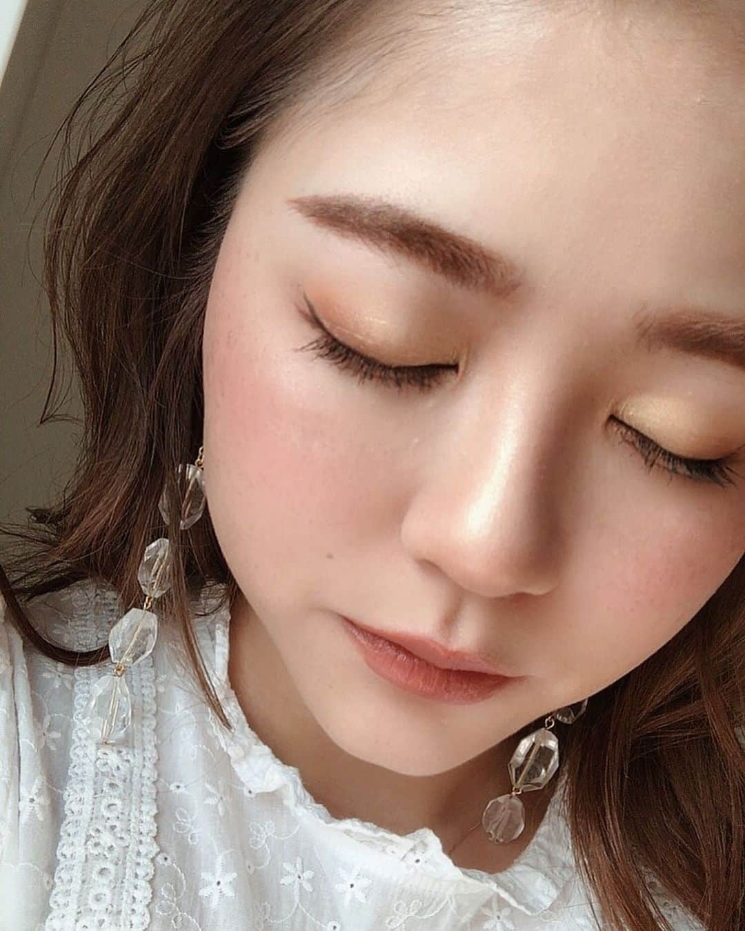 Shioneさんのインスタグラム写真 - (ShioneInstagram)「今日は二本動画上がります！ @anastasiabeverlyhills のSOFTGLAMパレットを使った2Lookです！💗 ㅤㅤㅤㅤㅤㅤㅤㅤㅤㅤㅤㅤㅤ 1lookめはオレンジとイエローのメイク🧡🟡 ㅤㅤㅤㅤㅤㅤㅤㅤㅤㅤㅤㅤㅤ 最近loveletterでもアナスタシア買えるようになったから参考になれば嬉しいです🥰💗 ㅤㅤㅤㅤㅤㅤㅤㅤㅤㅤㅤㅤㅤ  #instagram  #anastasiabeverlyhills  #japan  #メイク  #YouTube  #cosmetics #love #me #makeup  #fashion #メイク動画  #メイク #コスメ  #shii_make🌹#Libecka #libeckabyshii #セルフヘアカラー #ヘアカラー #天然石 #youtuber #youtube #春メイク #ユーチューブ  #メイク練習 #ヘアアレンジ #hairstyle #hairarrange #stayhome #おうち時間 #softglam」4月4日 17時25分 - shione__1101
