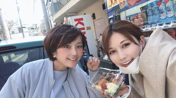 細田阿也さんのインスタグラム写真 - (細田阿也Instagram)「#最高かよ飯 #テイクアウト  お料理上手な　姉的存在のお友達ママが  #宮崎　県産の　#野菜 を使って　品数豊富に愛情たっぷり弁当を拵えてくれました🍱  三食献立考え疲れになってるこの頃。  作ってもらえる優しさ 美味しいお料理は　 心身共に癒される。  玄関先でサクッとお渡しする #配送　もお手伝いしながら 幸せお届け隊してきました！  #免疫力アップ  #バリア　張っていきましょう！  #外出自粛　しながらも 健康的に過ごし 心から元気でいれますように😘」4月4日 17時57分 - hosodaaya