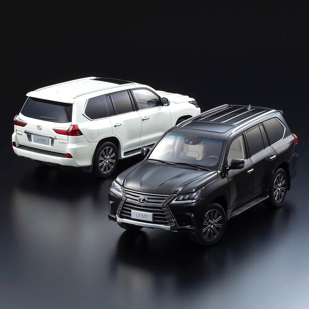 kyosho_official_minicar toysさんのインスタグラム写真 - (kyosho_official_minicar toysInstagram)「. 1/18 DieCast model LEXUS LX #kyosho #toyota #lexus #lexuslx #japanesecar #carlife #minicar #modelcar #luxurycar #collection #carcollection #stance #jdm #shooting #offroad #amazingcar #supercars #elegance #offroad4x4 #gazooracing  #photo_jpn #lexuslx570 #motorshow #118scale #suv #レクサス #レクサスlx www.kyosho.com」4月4日 18時01分 - kyosho_official_minicar_toys