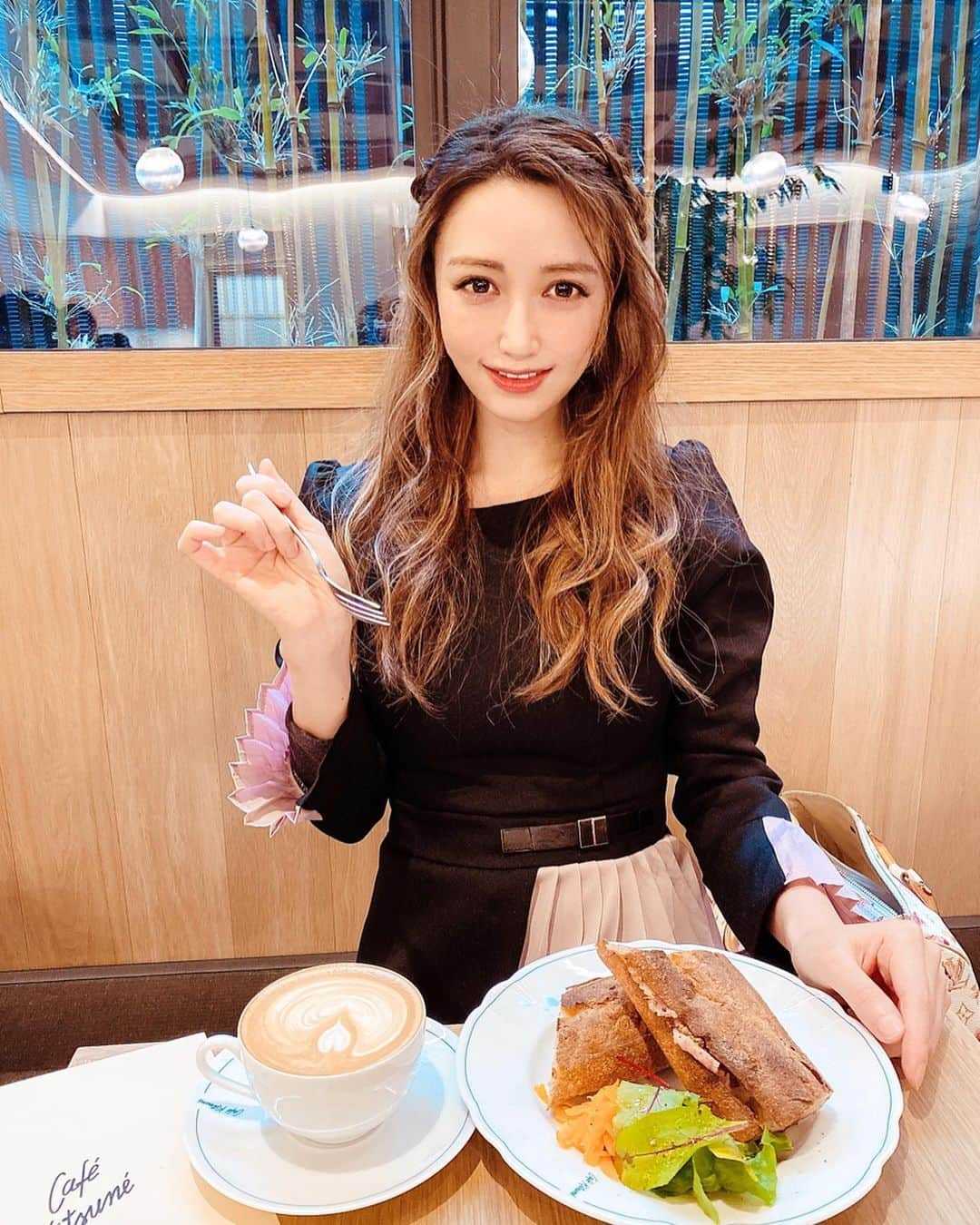 大矢真夕さんのインスタグラム写真 - (大矢真夕Instagram)「A few months ago, I went to the Cafe kitsune Aoyama,Japan 🦊 . . there are also in New York, Paris, etc😌🌏 . . いつかのカフェキツネ🦊❤️ . . . 全然関係ないけど 新シーズンを待ってたドラマ 「ペーパーハウス」のシーズン4が始まった〜😍 . . . . #時差スタグラム #写真部 #表参道 #インスタグラマー #instagramjapan #cafe #cafestagram #cafè #ig_japan #photo_japan #photo_jpn  #igersjp #cafekitsune #instamood😎 #カフェキツネ #インスタ映え #カフェキツネ青山 #カフェ #カフェ巡り #garden #ワンピース #ワンピースコーデ #冬コーデ #winterfashion #lunchtime #ランチタイム #サンドウィッチ #カプチーノ」4月4日 19時29分 - mayuohya