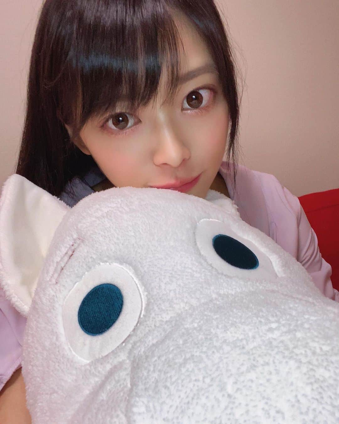 藤田いろはのインスタグラム：「﻿ みんなお家で何してるのー？﻿ ﻿ 私はお家でもしっかりトレーニングできるように、まずはヨガマット買ったよ🌟﻿ この騒動が治まった時にもっとかっこいい身体になってるように頑張るから楽しみにしてて🥰﻿ ﻿ ‪#藤田いろは#グラビア#gravure #japanesegirl #レースクイーン#tokyo  #l4l #aziangirl  #ビジョビ #模特 #뷰티스타그램 #셀카 #家トレ #ムーミン好き #宅トレ #お家でまったり #黒髪ロング #黒髪ロングストレート」