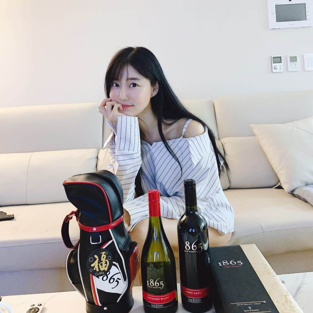 チェ・スルギさんのインスタグラム写真 - (チェ・スルギInstagram)「. 캬아아 🍷💛 . 1865는 계획이 다 있구나  골프 , 캠핑 , 와인  다 너무 죠타 🥰🥰 . . .  TASTE THE SELECT LIFE, 1865  #1865와인 #TASTETHESELECTLIFE #OOPL @instabyky @oopl.kr」4月4日 19時44分 - angel9028