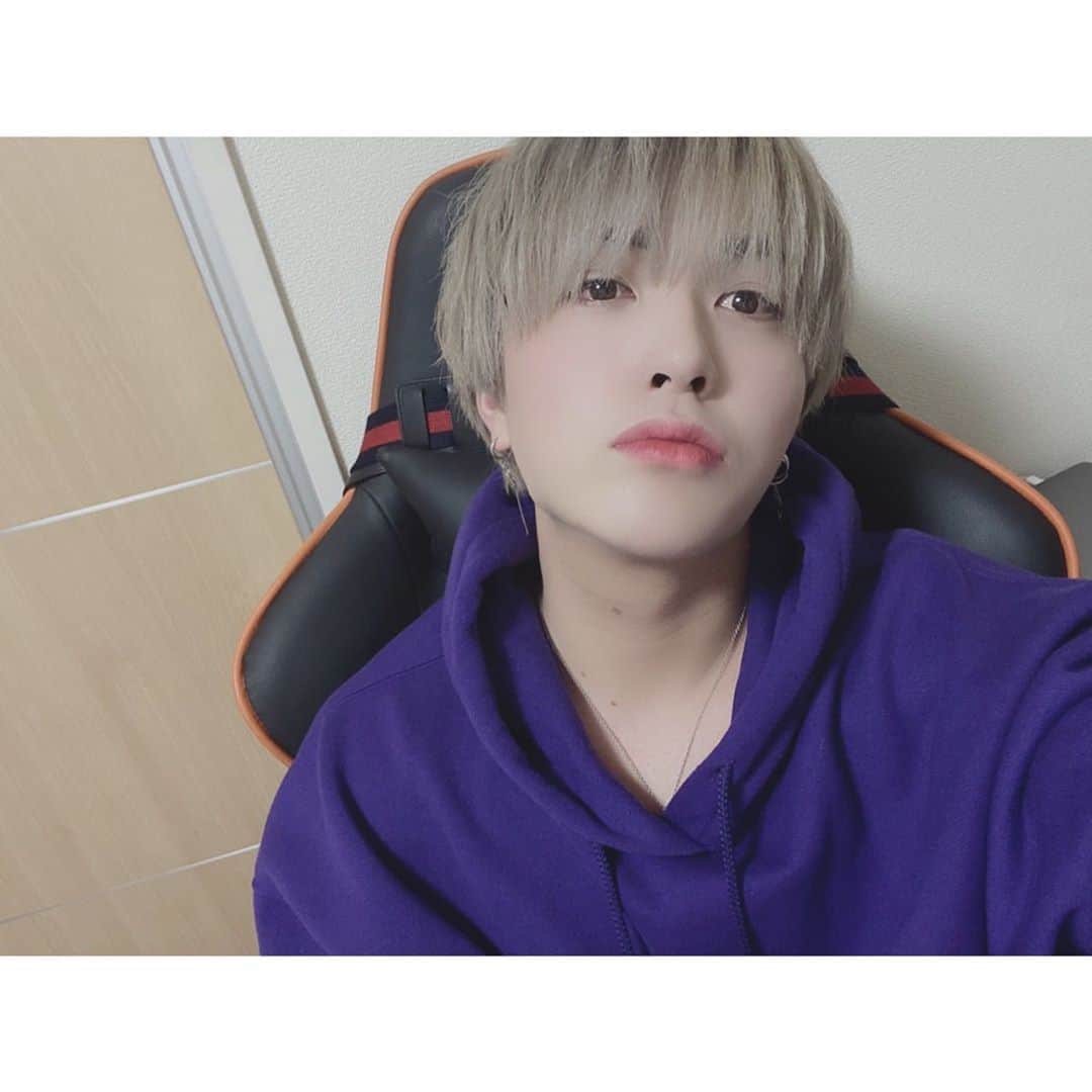 HIROTOのインスタグラム：「hair change  #ivvy #hiroto #selca #photo #jpn #artist #me #l4l #팔로우 #셀카 #instagram #instagood #instasize」