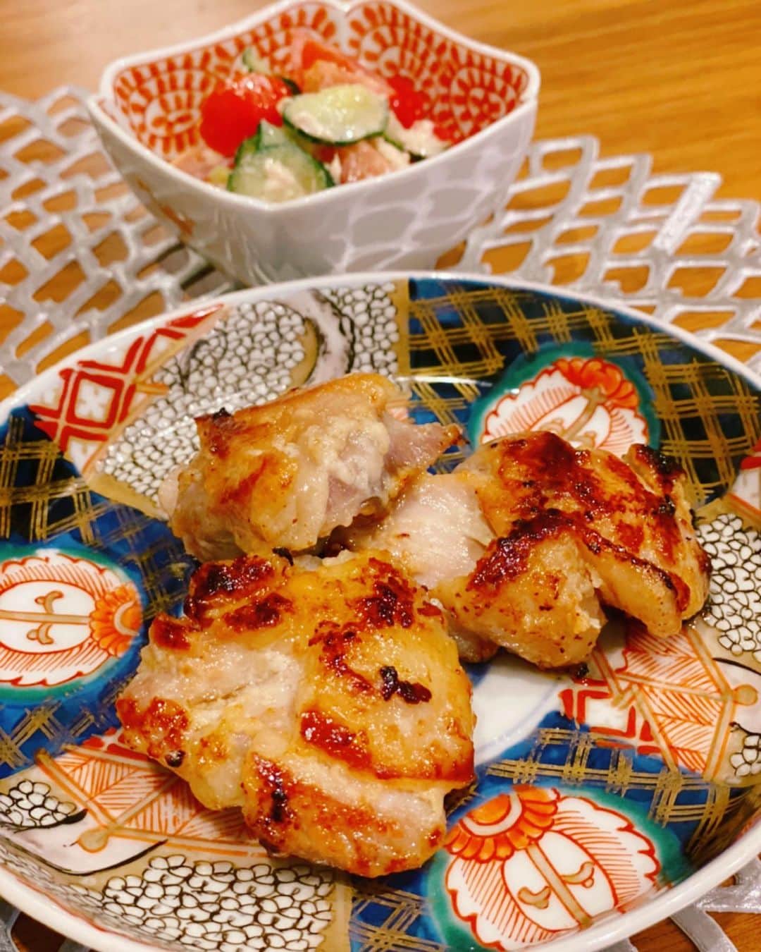 保田圭さんのインスタグラム写真 - (保田圭Instagram)「晩ご飯。鶏もも肉の塩麹焼き、息子がお手伝いで鶏肉モミモミしてくれました♡ #ブログも見てもらえたら嬉しいです」4月4日 19時51分 - keiyasuda1206