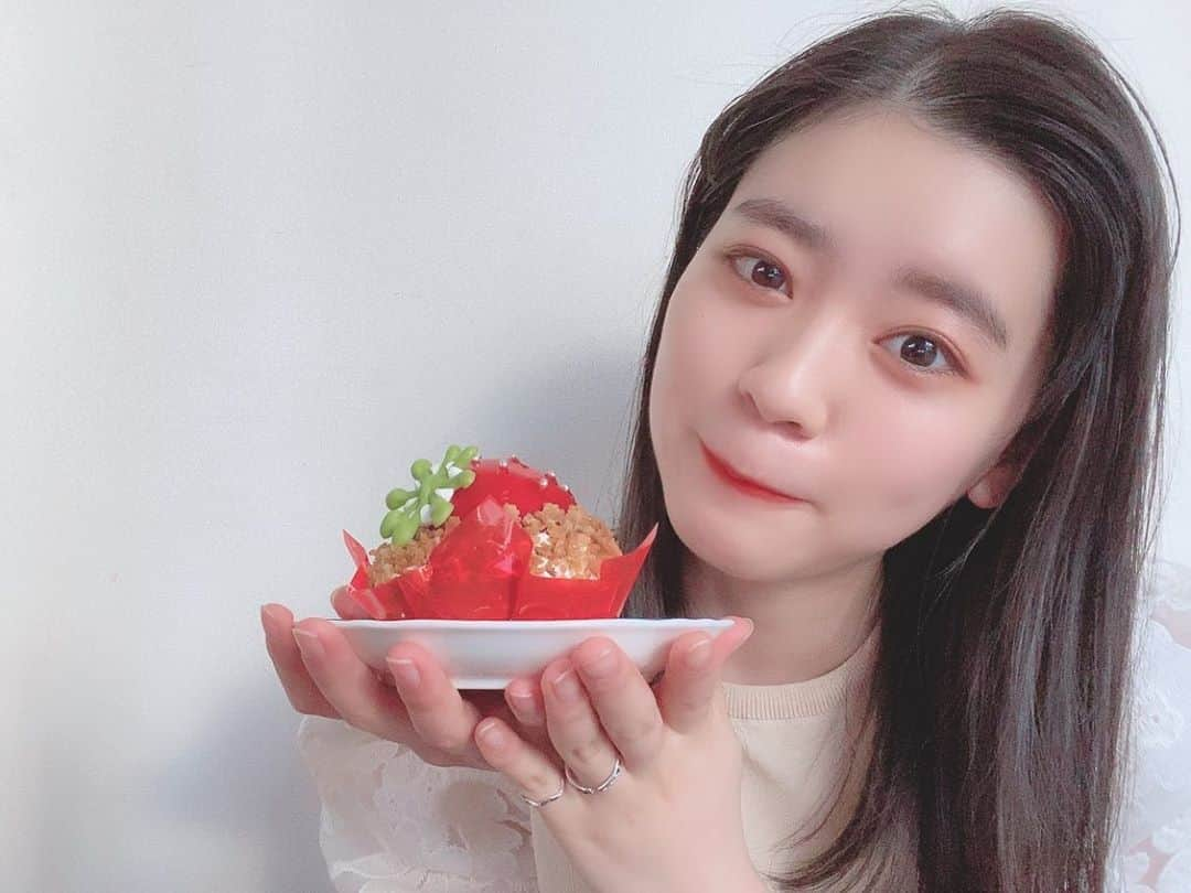 坂井仁香さんのインスタグラム写真 - (坂井仁香Instagram)「今日のおやつ🧁🍓 美味しかった~🥺 #いちご　#ケーキ　#おやつ」4月4日 19時58分 - hitoka_sakai_official