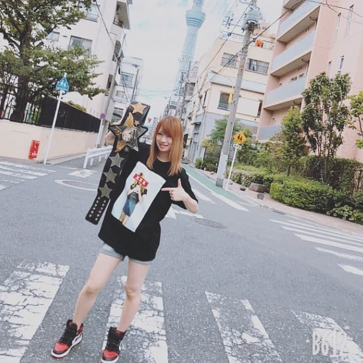 鹿島沙希さんのインスタグラム写真 - (鹿島沙希Instagram)「1年半くらい前の。 ・ 上から順に 🗼 #スカイツリー 👑 #チャンピオンベルト 👕 #ゴッドセレクション 👟 #ジョーダン1 ・ #godselectionxxx  #トリプルエックス #エアジョーダン1 #jordan1  #スニーカー #スニーカー女子  #kicks  #女子プロレスラー #ブシロード #鹿島沙希」4月4日 20時15分 - kashima_saki_1