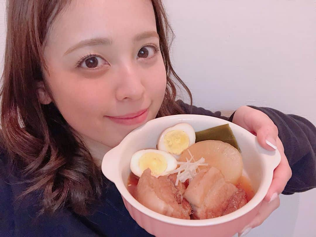 久慈暁子さんのインスタグラム写真 - (久慈暁子Instagram)「* #めざましどようび  今週の久慈さんは？で話しましたが、 ずっと前から作りたかった #角煮 を作ってみました🍖 亜子さんからレシピを教わりました✨🤤 #おうち時間 みなさんは 何をして過ごしていますか？？ * #今週の久慈さん」4月4日 20時17分 - kuji_akiko