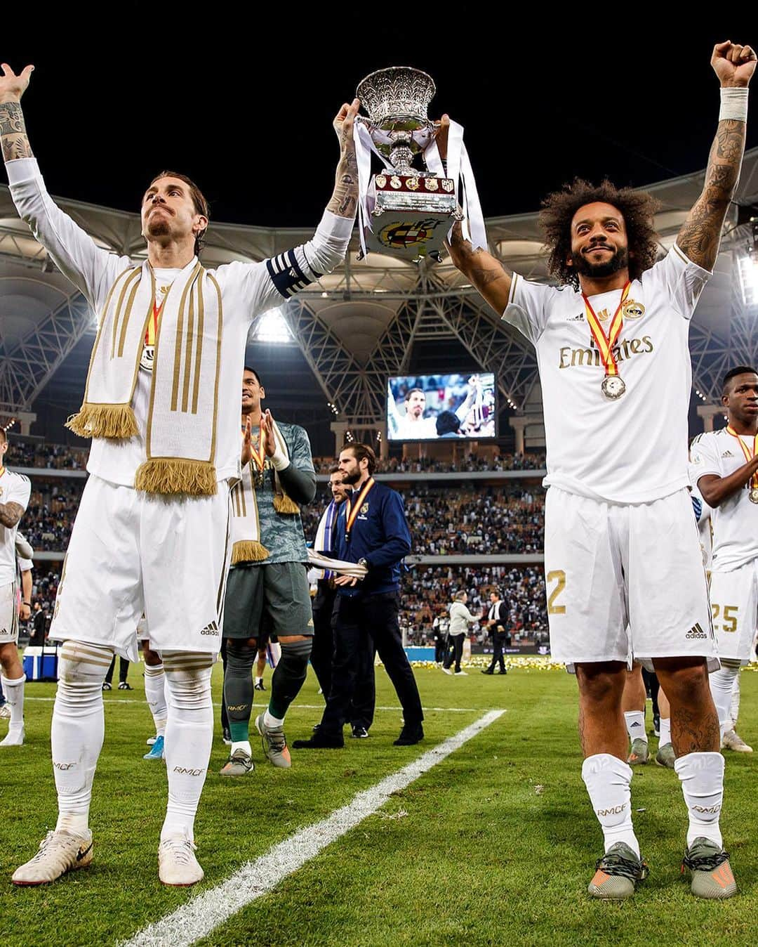 レアル・マドリードさんのインスタグラム写真 - (レアル・マドリードInstagram)「🇪🇸@SergioRamos🤝@Marcelotwelve🇧🇷 🤩 ¡PALMARÉS de trofeos! 👏 WHAT a trophy cabinet! 💫 4 @ChampionsLeague 🌐 4 x Club World Cup ⭐ 3 x UEFA Super Cup 🏆 4 x @LaLiga 👑 2 x Copa del Rey 🇪🇸 4 x Supercopa de España #YoMeQuedoEnCasa | #StayHome」4月4日 20時34分 - realmadrid