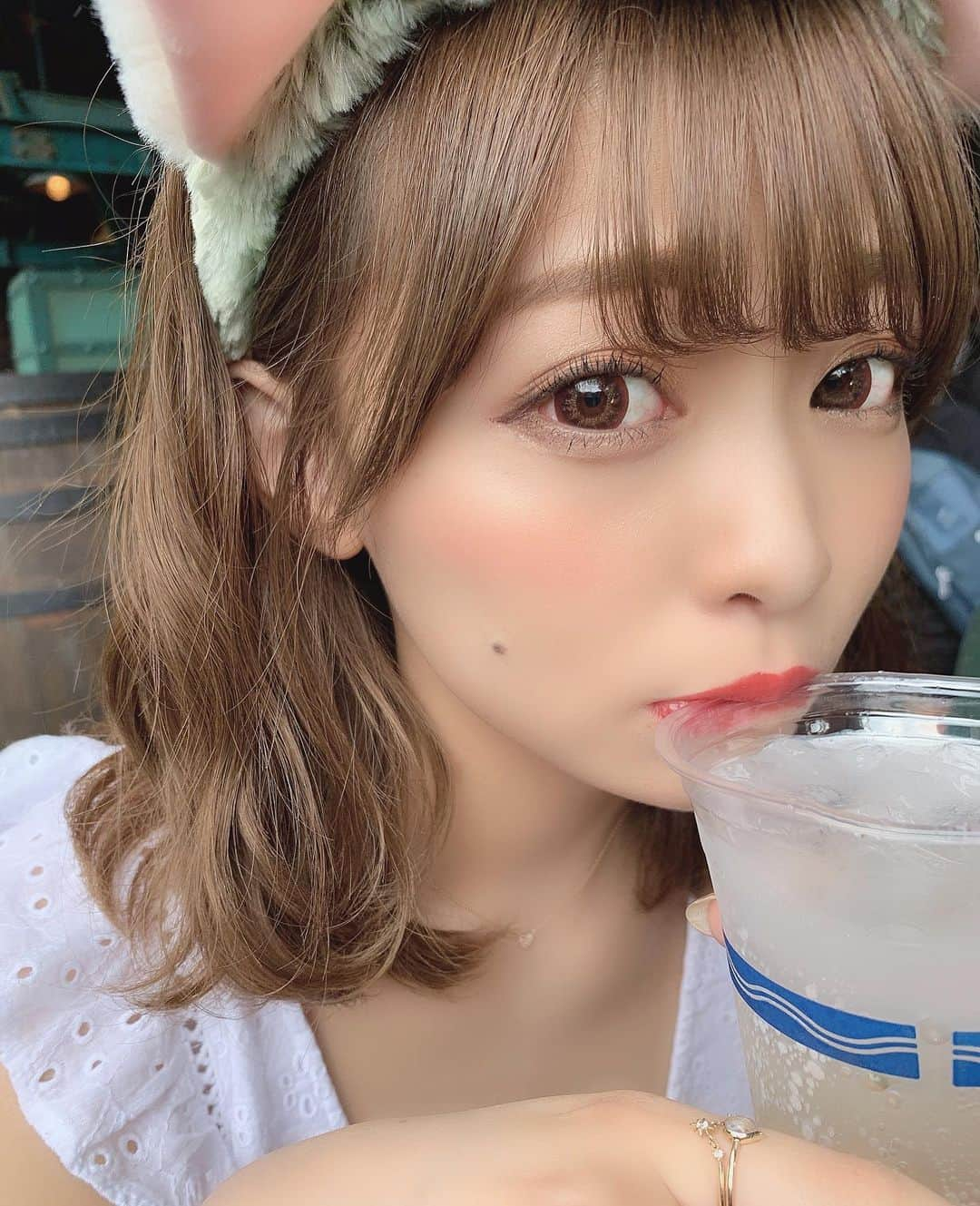 りなてぃさんのインスタグラム写真 - (りなてぃInstagram)「﻿ ﻿ なつかし写真シリーズ📷🥺﻿ ﻿未公開写真を添えて...。←は ﻿ 早くお出かけ出来るようになるといいな...💭﻿ ﻿ ﻿ それまでしっかり予防して﻿ いろんな準備進めておこう。😌💓﻿ ﻿ そんなこんなで結局朝からデスク向かって﻿ お家で📖✒️🏠💭﻿ ﻿ ﻿ 夜はみんなから教えてもらった﻿ ドラマとか映画観てるよ🎞♥️﻿ ﻿ いまは、プリズンブレイク！！（遅い？）﻿ ﻿ ハラハラする、すき🥺💓💓﻿ ﻿ ﻿ ﻿ #マツエク #まつ毛パーマ #カラコン #アイメイク﻿﻿﻿﻿﻿﻿ #りなてぃー #りなてぃー #シルバーアクセサリー﻿﻿ #デカ目メイク #ネイル #コスメ #コスメ好き ﻿﻿﻿﻿﻿﻿﻿﻿﻿﻿﻿﻿﻿﻿﻿﻿﻿﻿﻿﻿ #東京 #ディズニー #ディズニーシー #disney #disneysea #東京ディズニーシー﻿ ﻿ ﻿ ふう...💭﻿ ﻿ ﻿」4月4日 20時46分 - rinatea_25