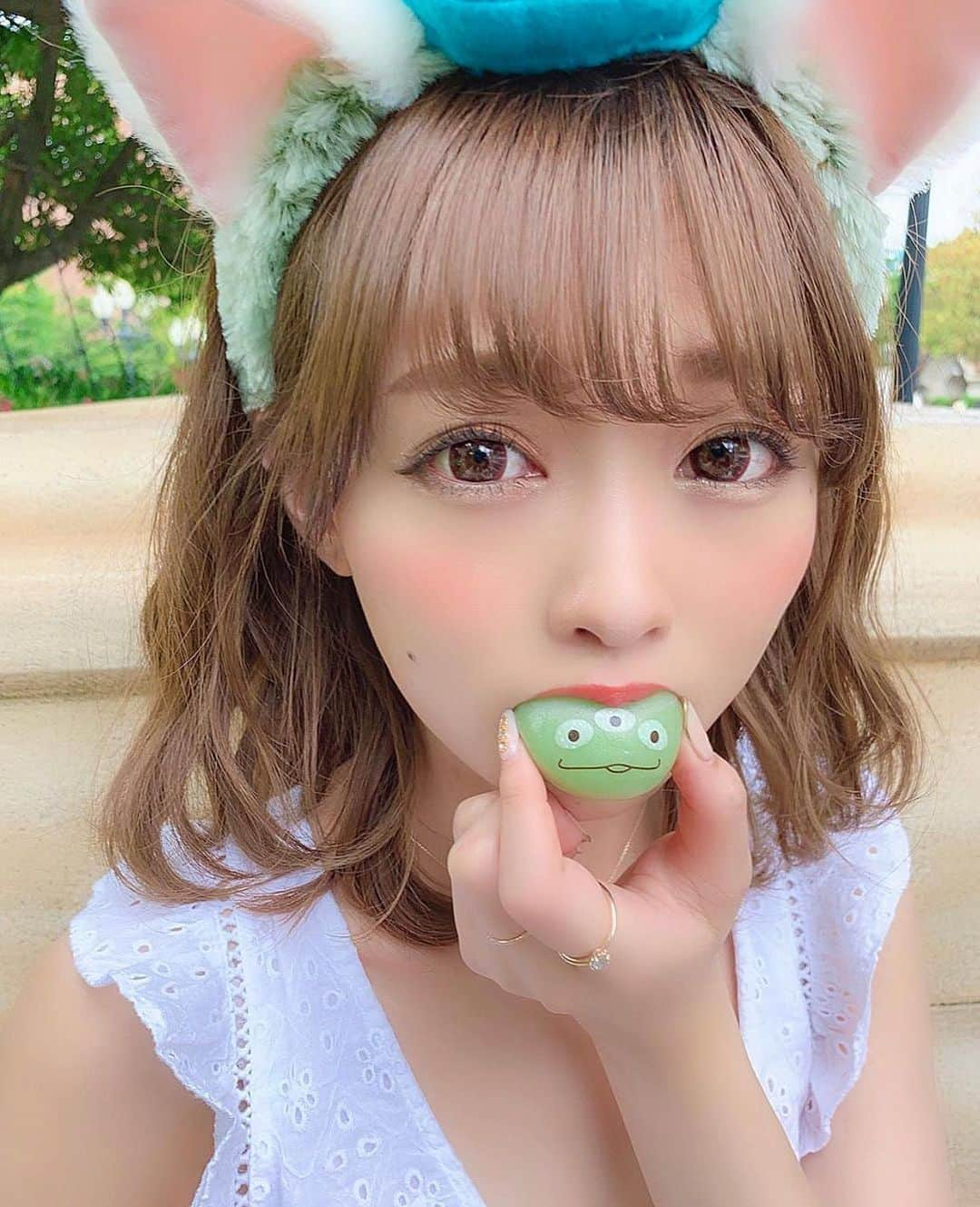 りなてぃさんのインスタグラム写真 - (りなてぃInstagram)「﻿ ﻿ なつかし写真シリーズ📷🥺﻿ ﻿未公開写真を添えて...。←は ﻿ 早くお出かけ出来るようになるといいな...💭﻿ ﻿ ﻿ それまでしっかり予防して﻿ いろんな準備進めておこう。😌💓﻿ ﻿ そんなこんなで結局朝からデスク向かって﻿ お家で📖✒️🏠💭﻿ ﻿ ﻿ 夜はみんなから教えてもらった﻿ ドラマとか映画観てるよ🎞♥️﻿ ﻿ いまは、プリズンブレイク！！（遅い？）﻿ ﻿ ハラハラする、すき🥺💓💓﻿ ﻿ ﻿ ﻿ #マツエク #まつ毛パーマ #カラコン #アイメイク﻿﻿﻿﻿﻿﻿ #りなてぃー #りなてぃー #シルバーアクセサリー﻿﻿ #デカ目メイク #ネイル #コスメ #コスメ好き ﻿﻿﻿﻿﻿﻿﻿﻿﻿﻿﻿﻿﻿﻿﻿﻿﻿﻿﻿﻿ #東京 #ディズニー #ディズニーシー #disney #disneysea #東京ディズニーシー﻿ ﻿ ﻿ ふう...💭﻿ ﻿ ﻿」4月4日 20時46分 - rinatea_25