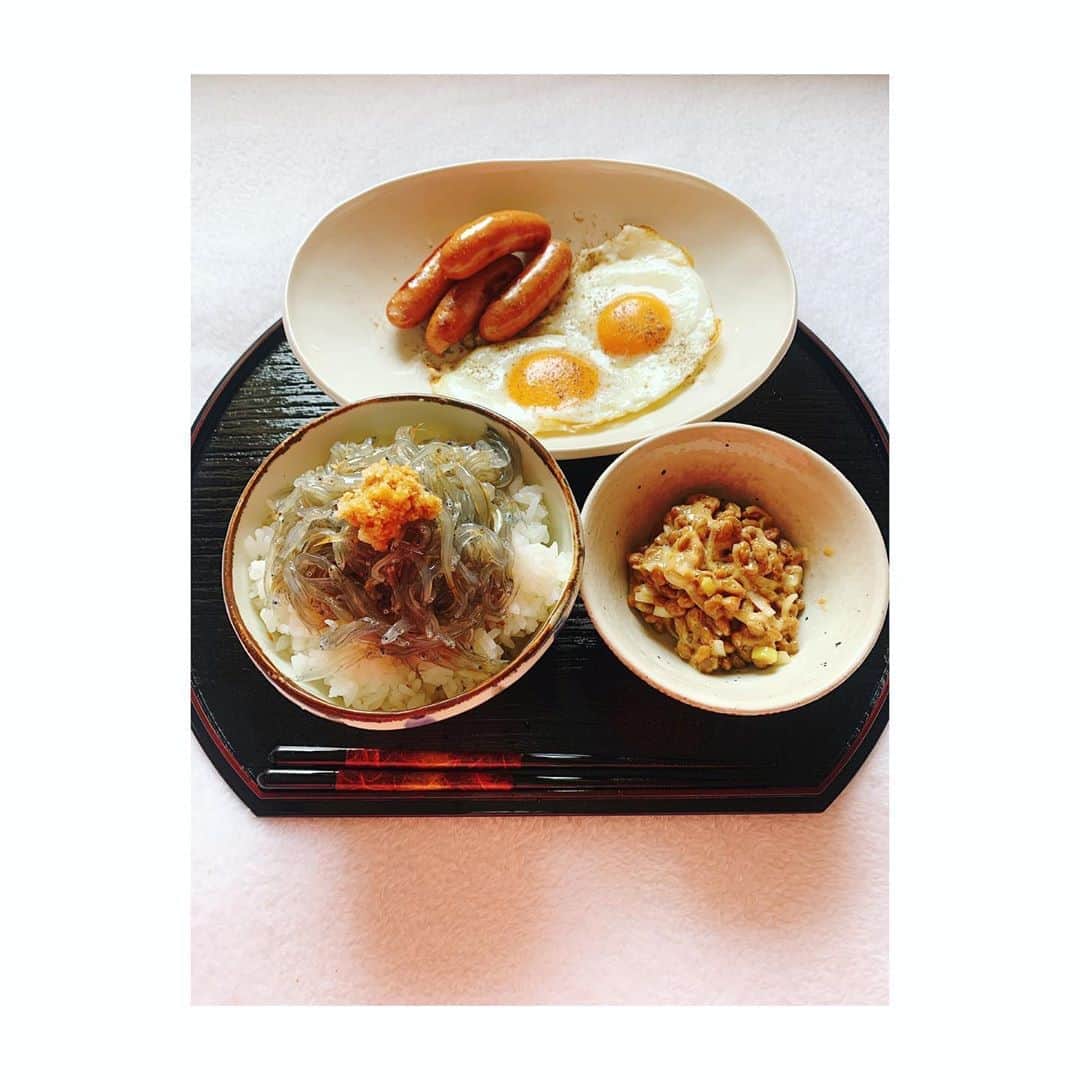 MACOさんのインスタグラム写真 - (MACOInstagram)「生しらす丼大好き。 簡単、おうちご飯 🐟~~🍳 #おうち時間」4月4日 20時55分 - maco___official