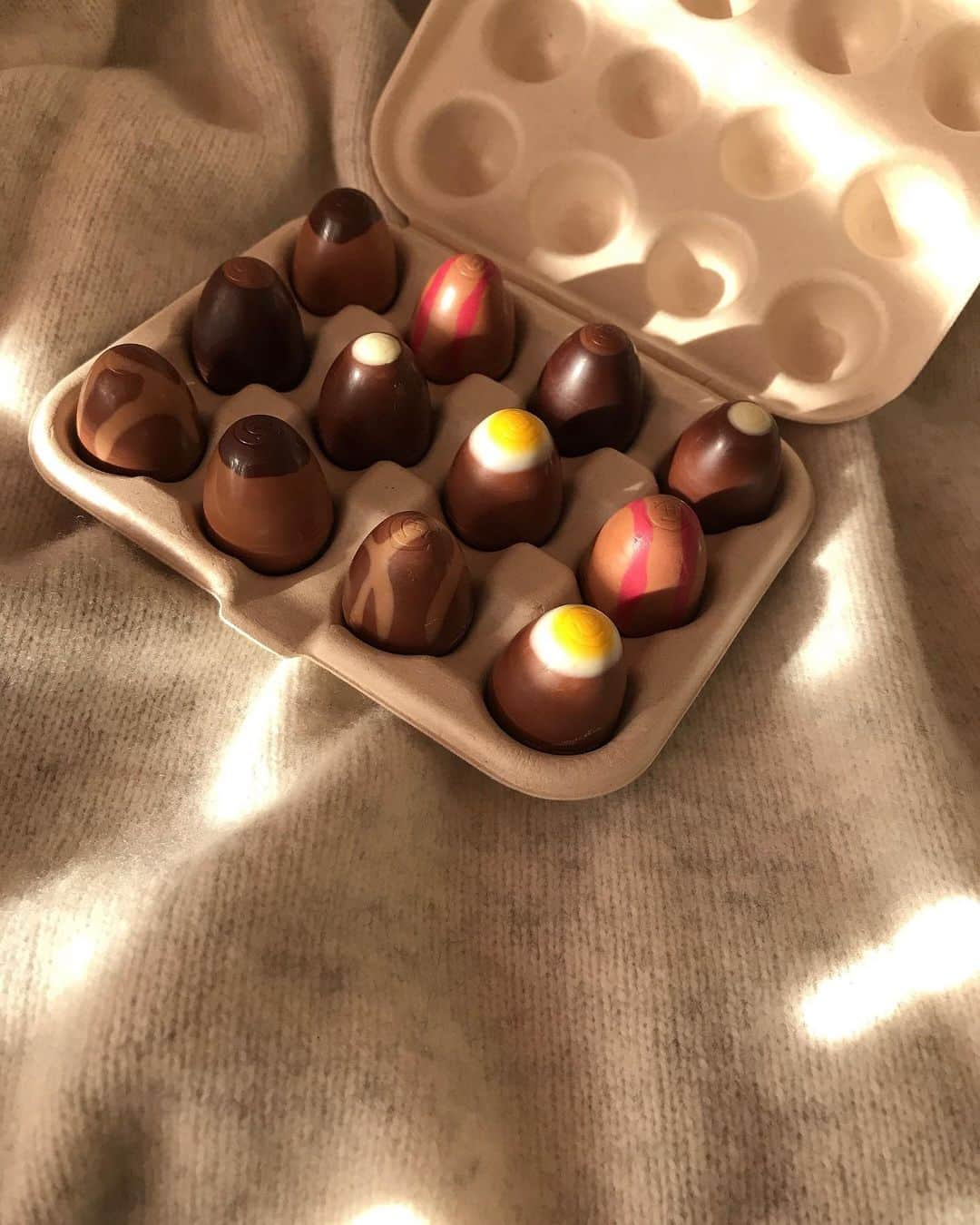 谷山響のインスタグラム：「𝚑𝚘𝚝𝚎𝚕 𝚌𝚑𝚘𝚌𝚘𝚕𝚊𝚝🥚  #stayhome  #hotelchocolat」